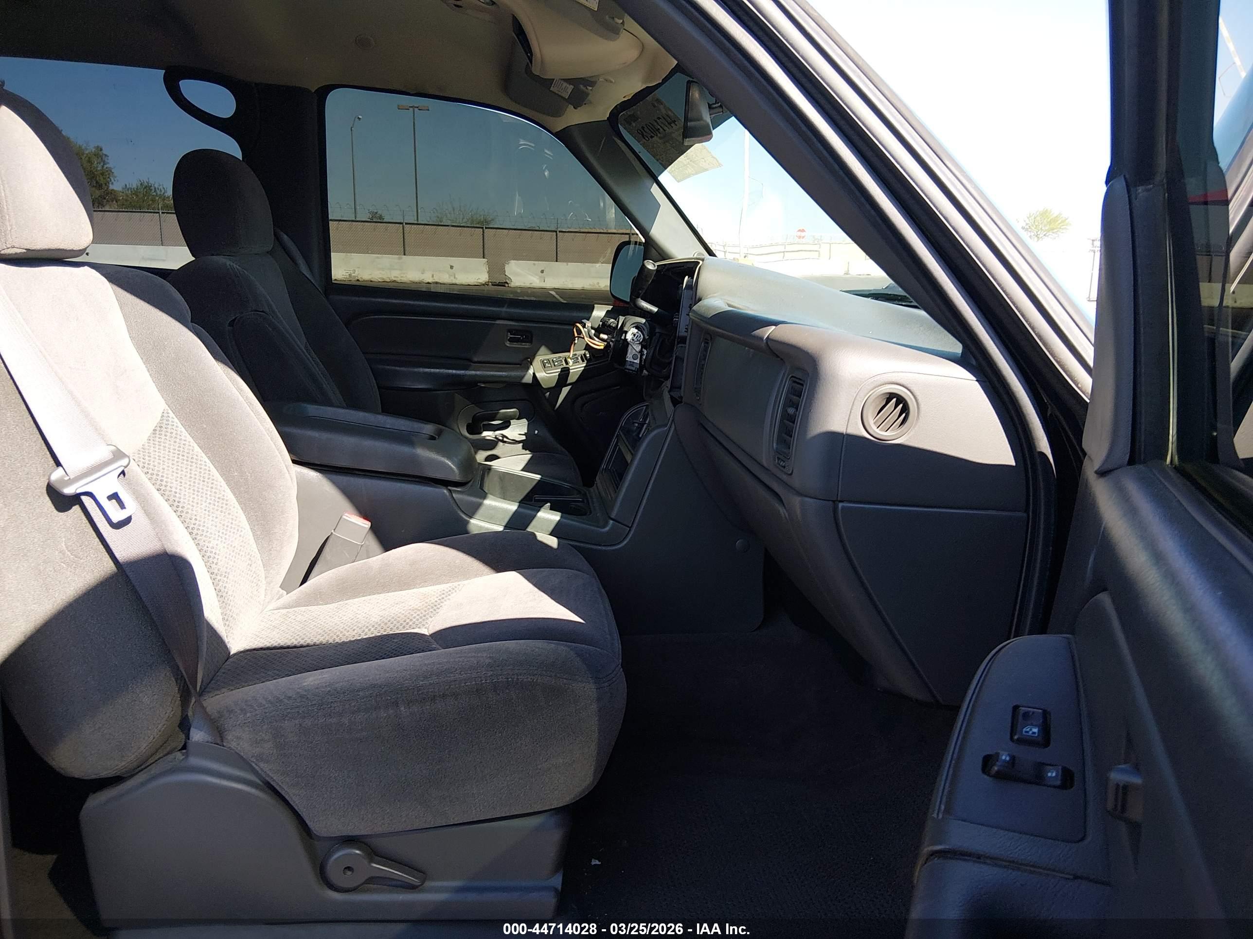 CHEVROLET SILVERADO image 5