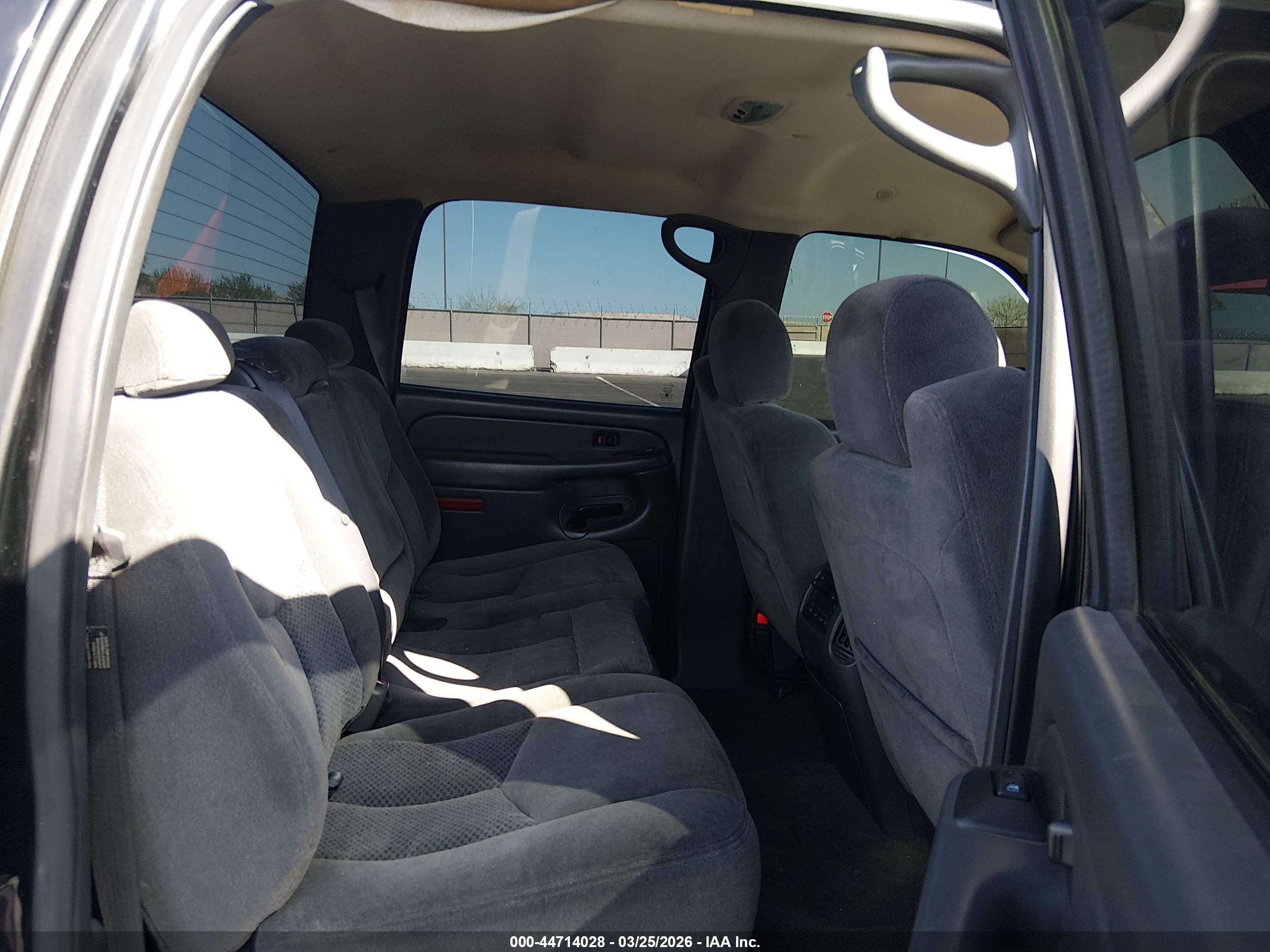 CHEVROLET SILVERADO image 8