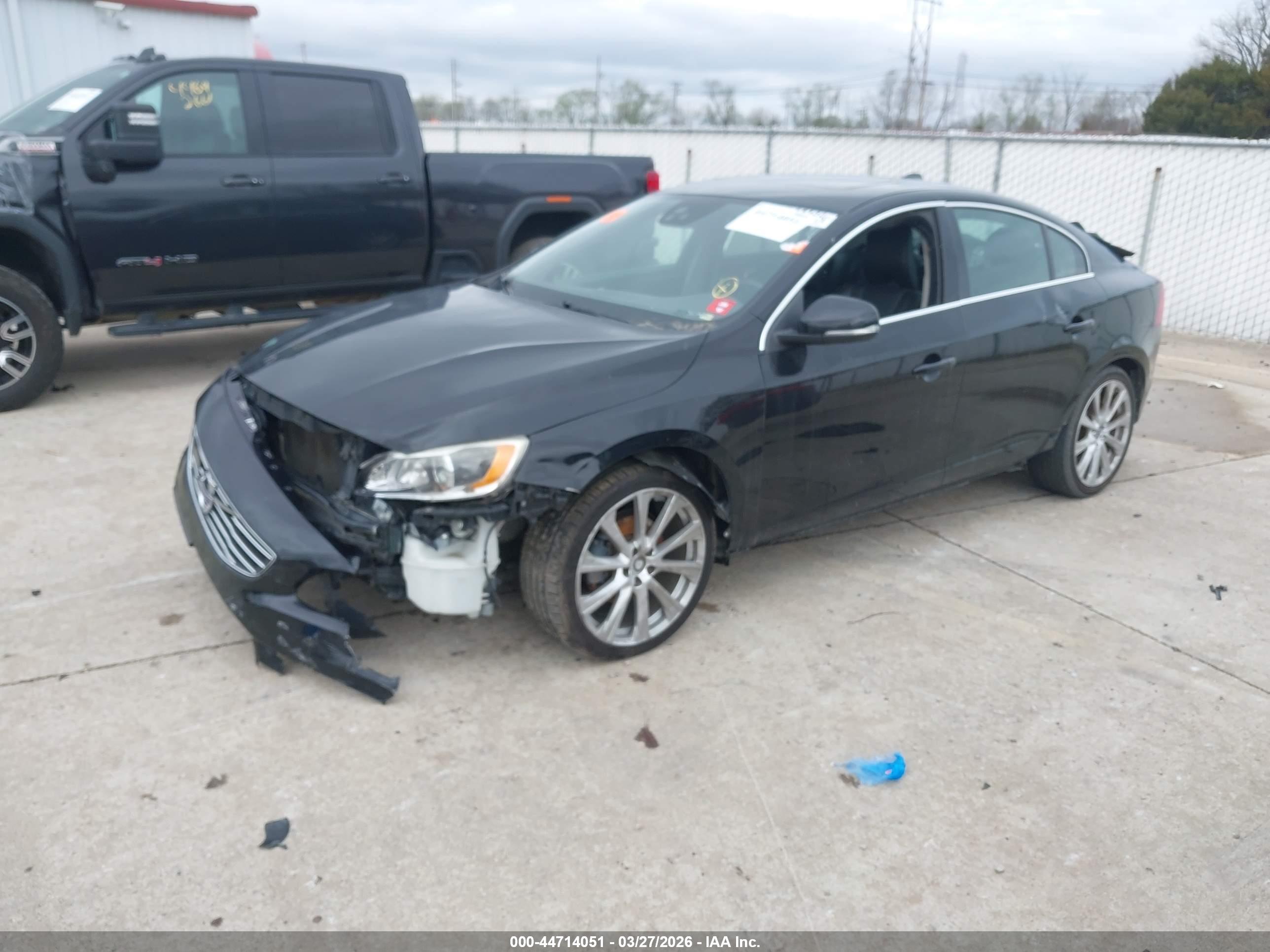 VOLVO S60 image 2