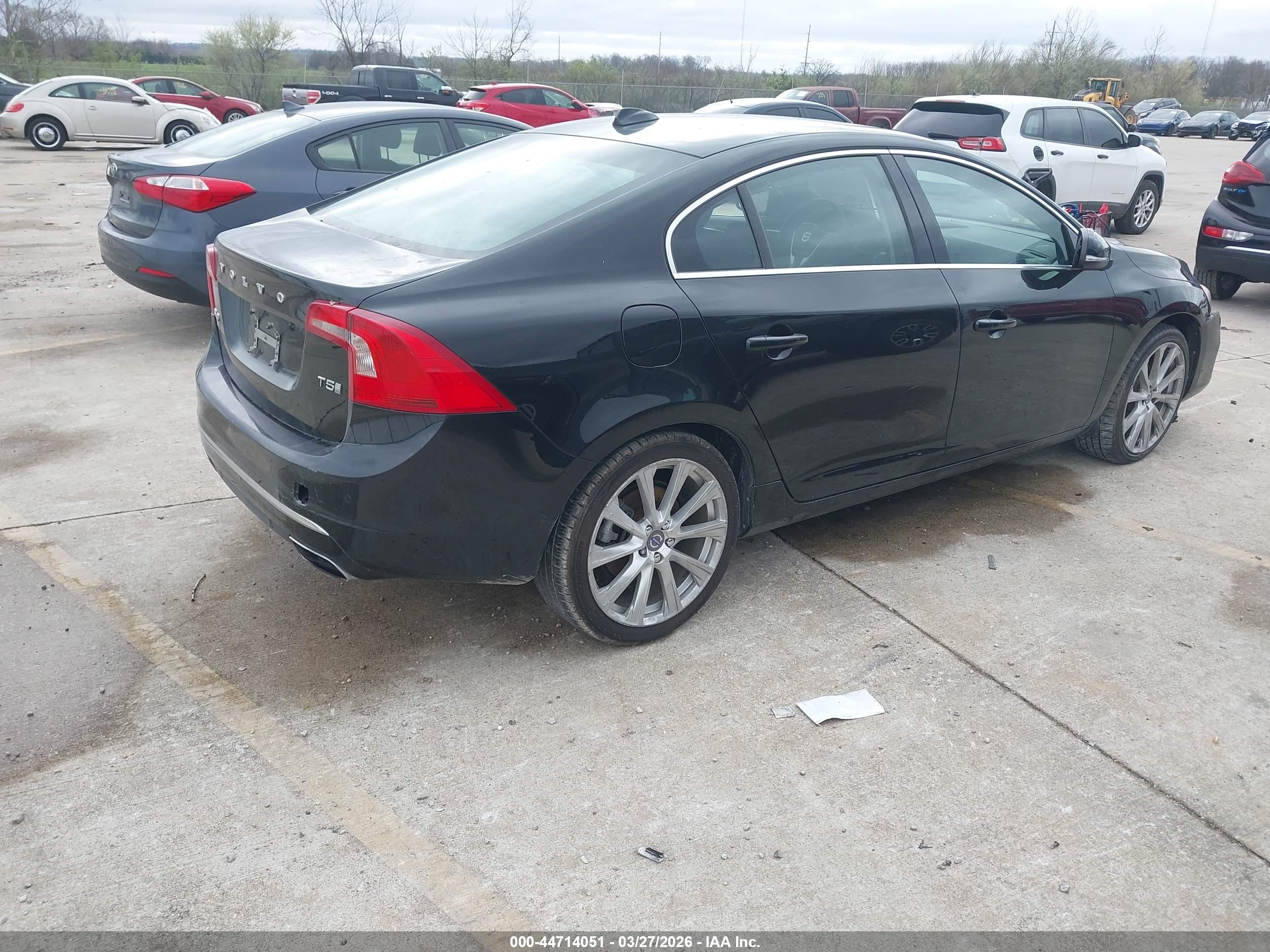 VOLVO S60 image 4