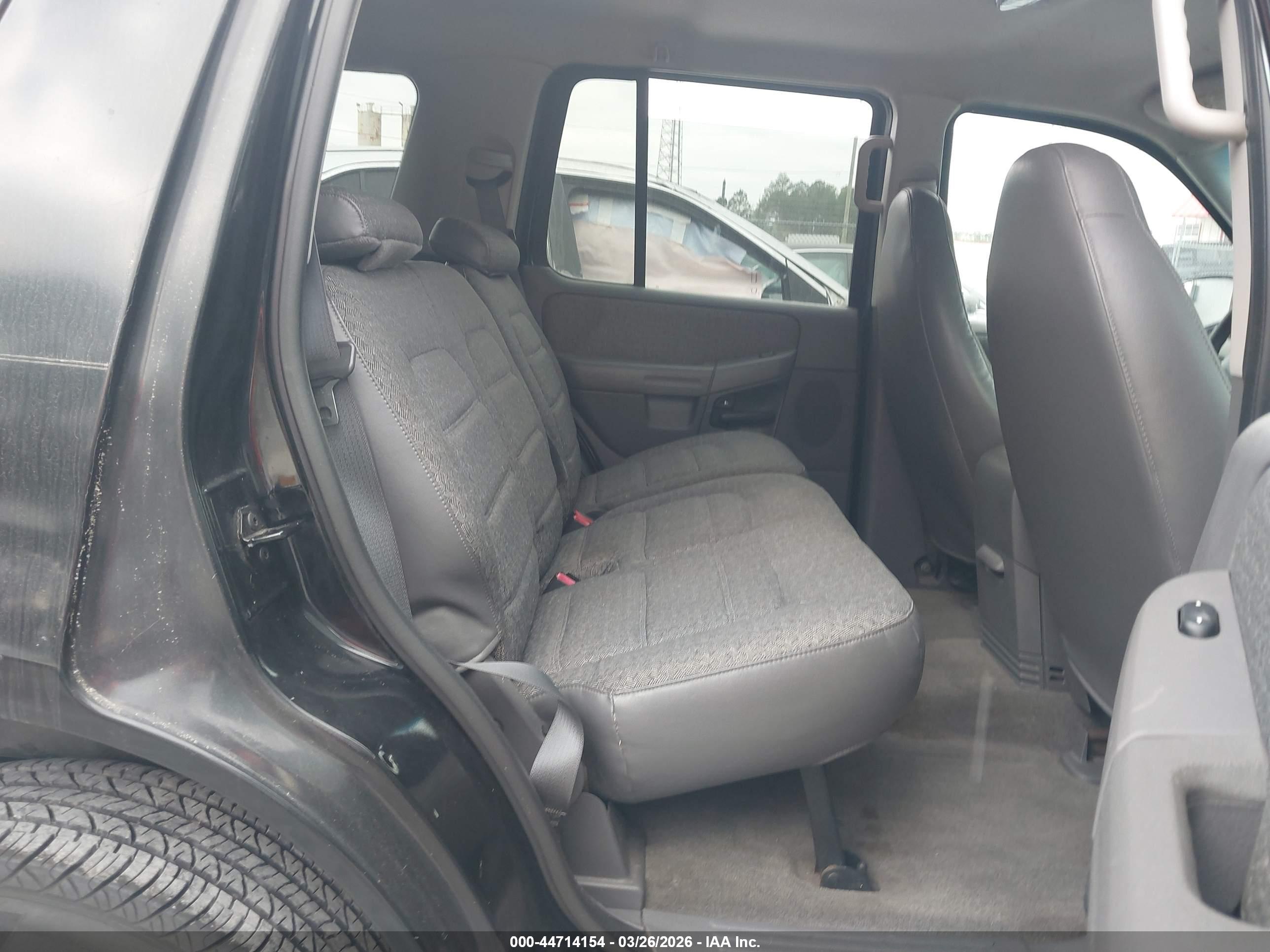 FORD EXPLORER image 8