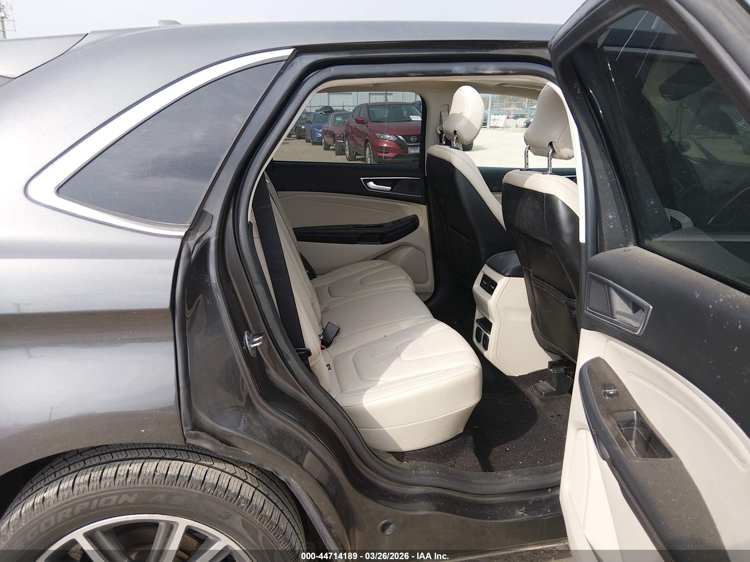 FORD EDGE image 8