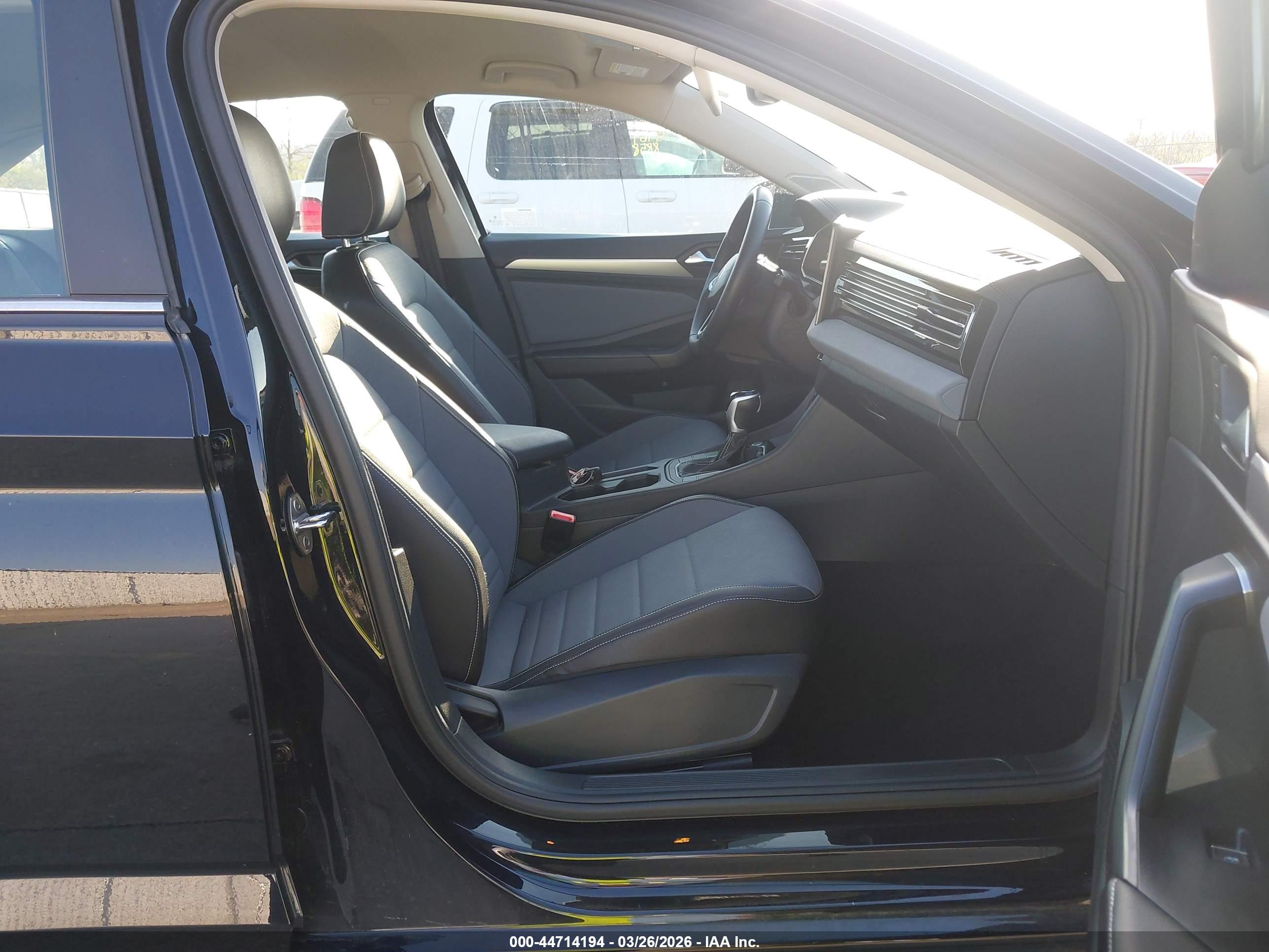 VOLKSWAGEN JETTA image 5