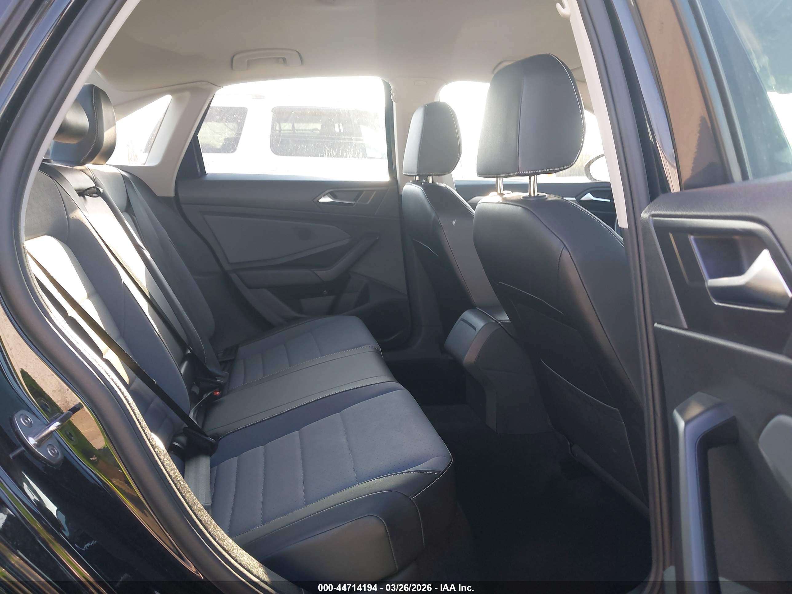 VOLKSWAGEN JETTA image 8