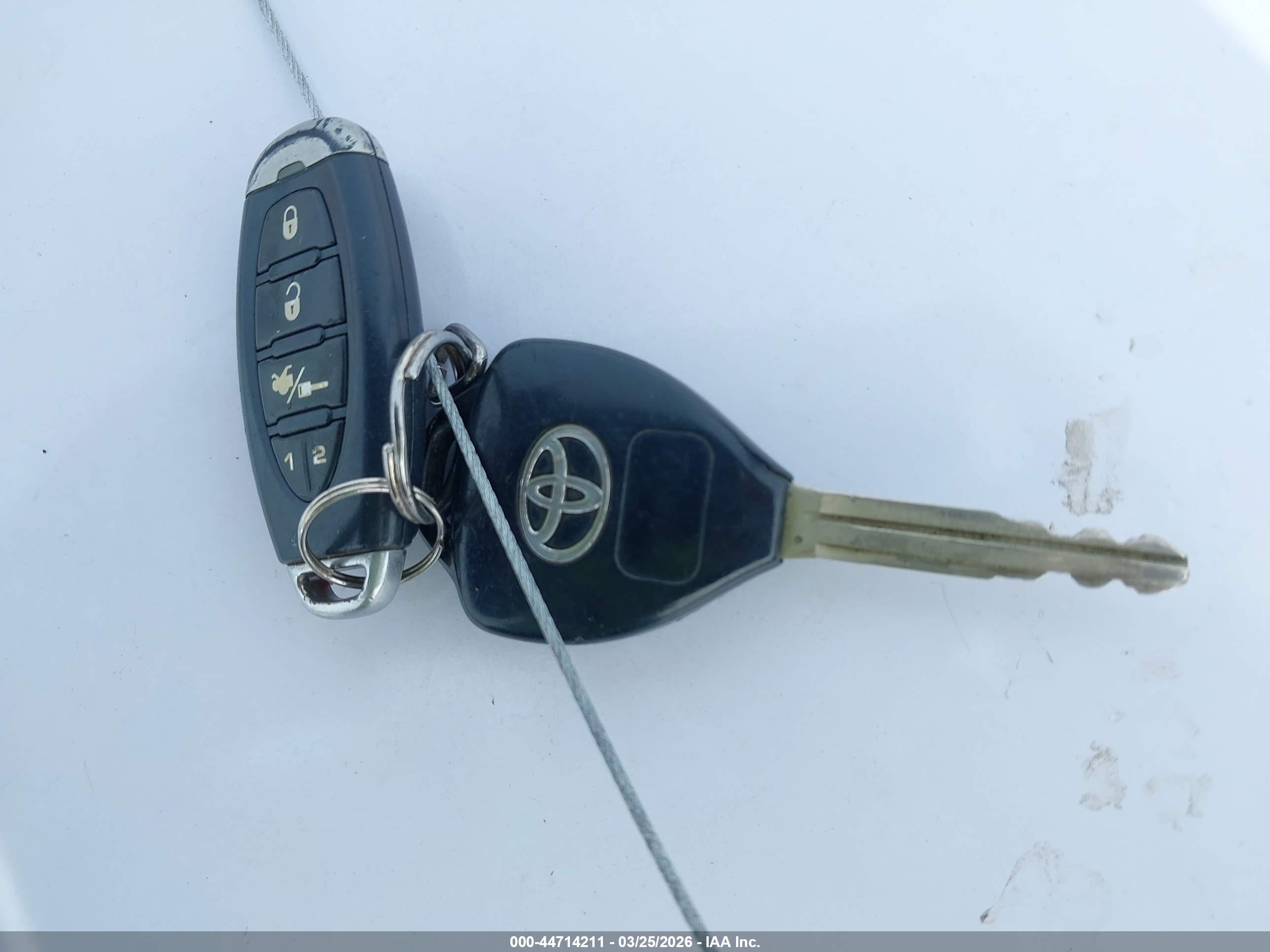 TOYOTA RAV4 image 11