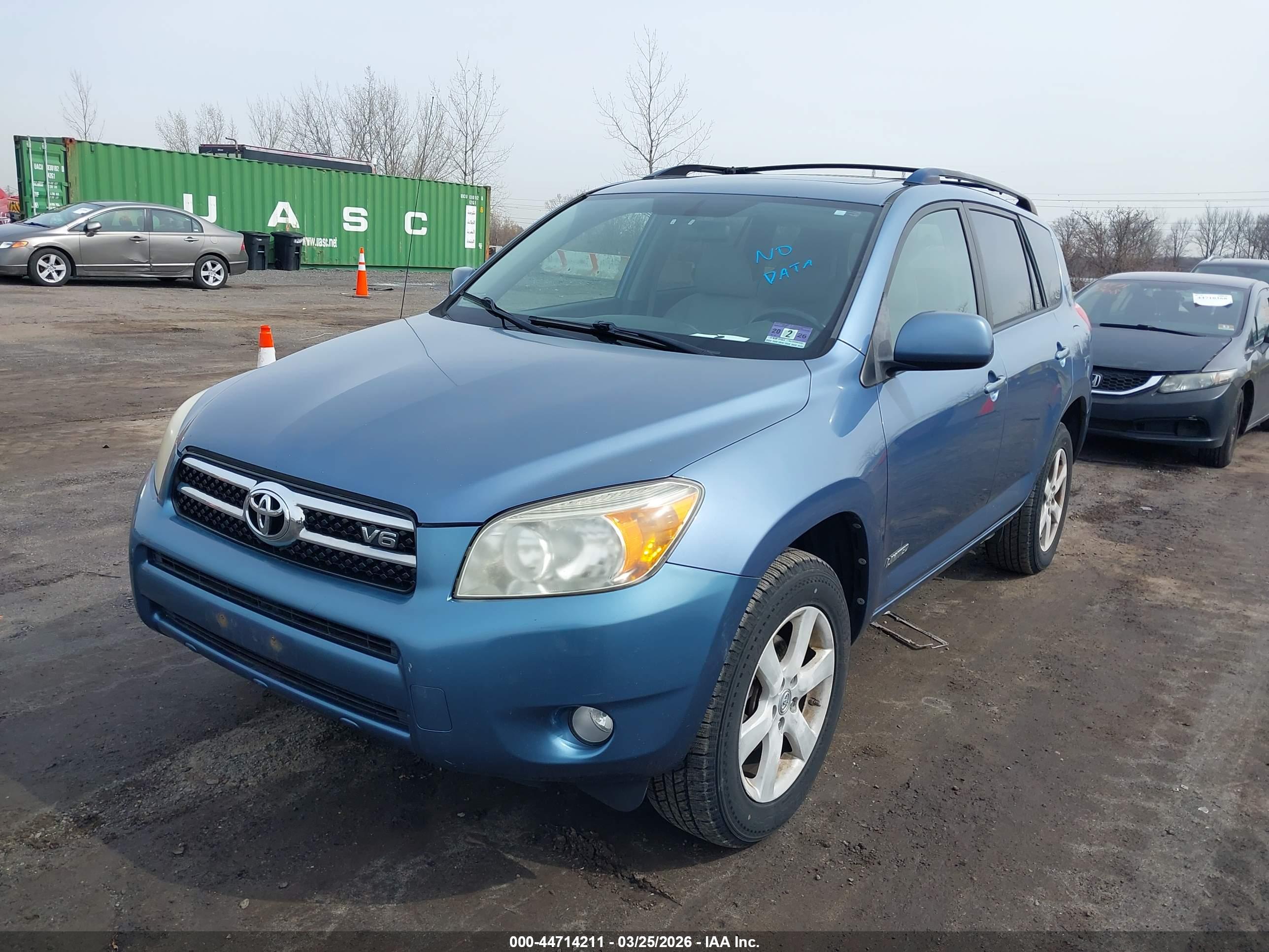 TOYOTA RAV4 image 6