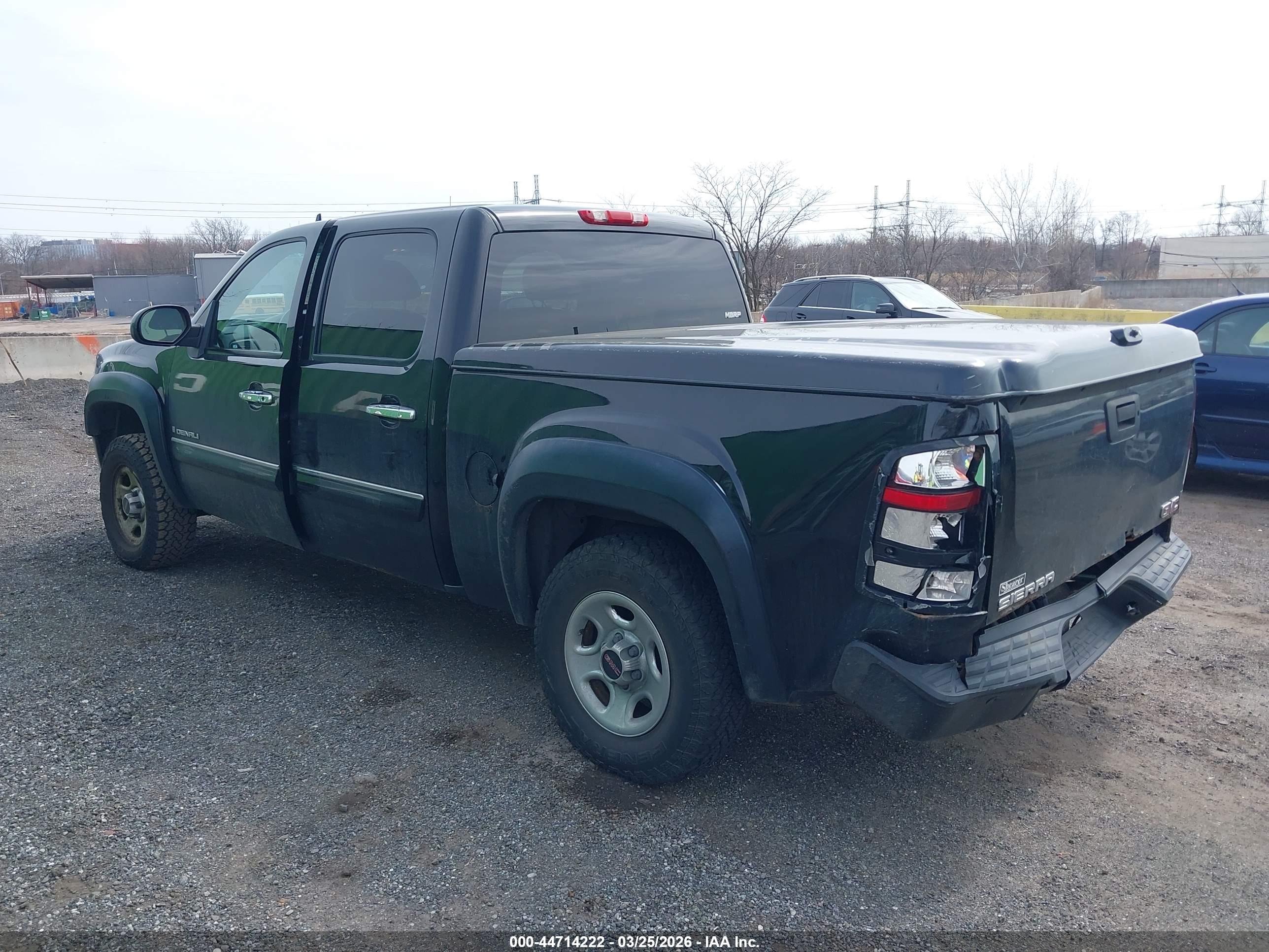 GMC SIERRA image 3