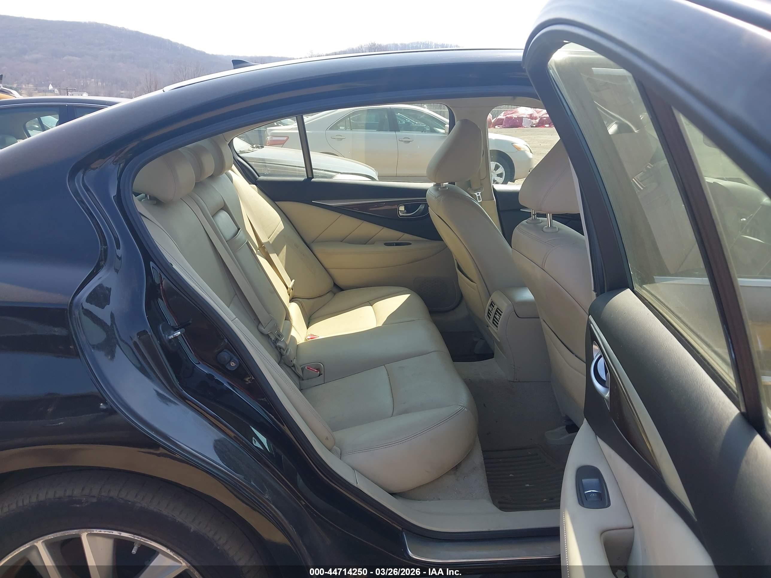 INFINITI Q50 image 8