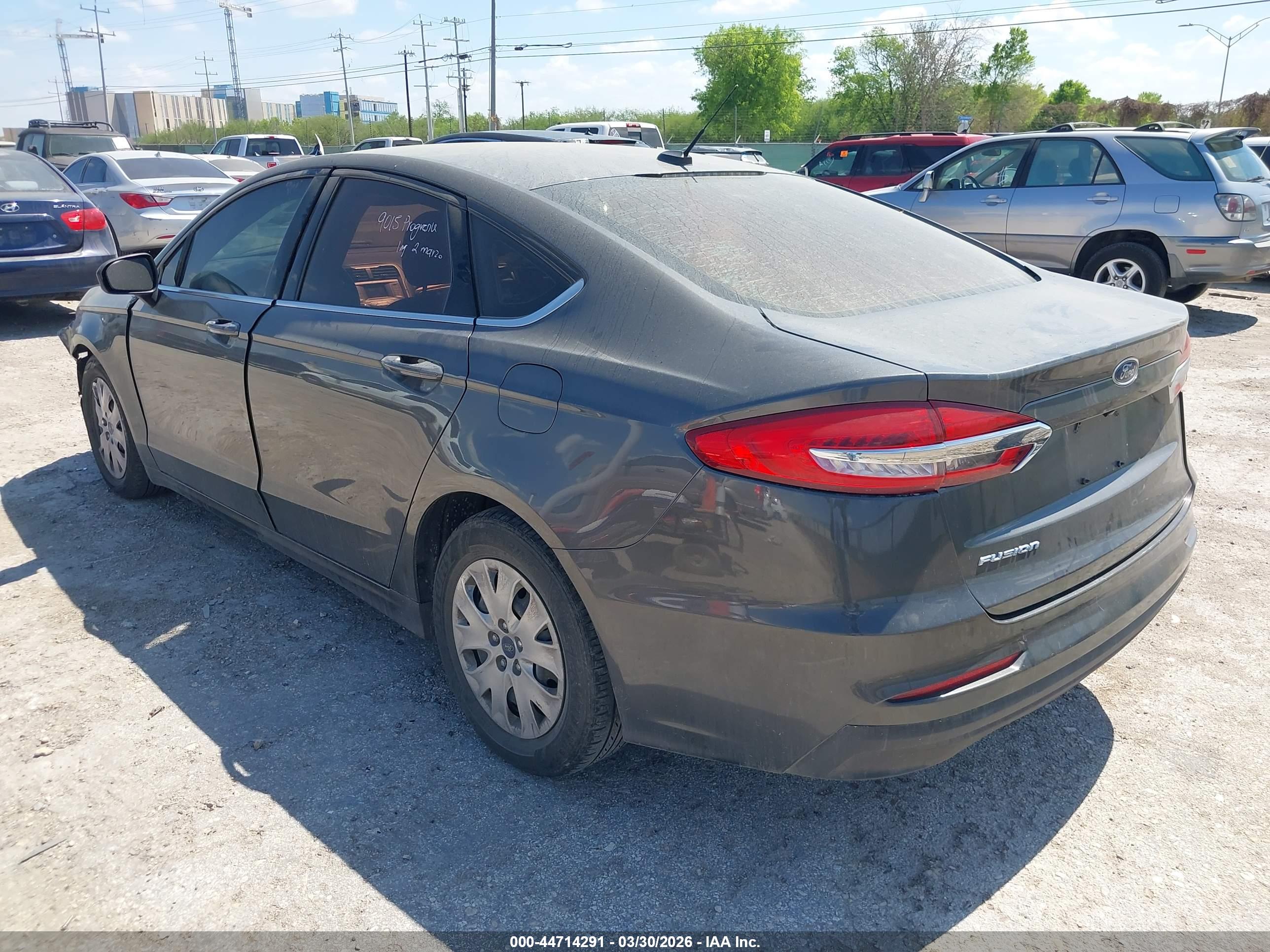 FORD FUSION image 3