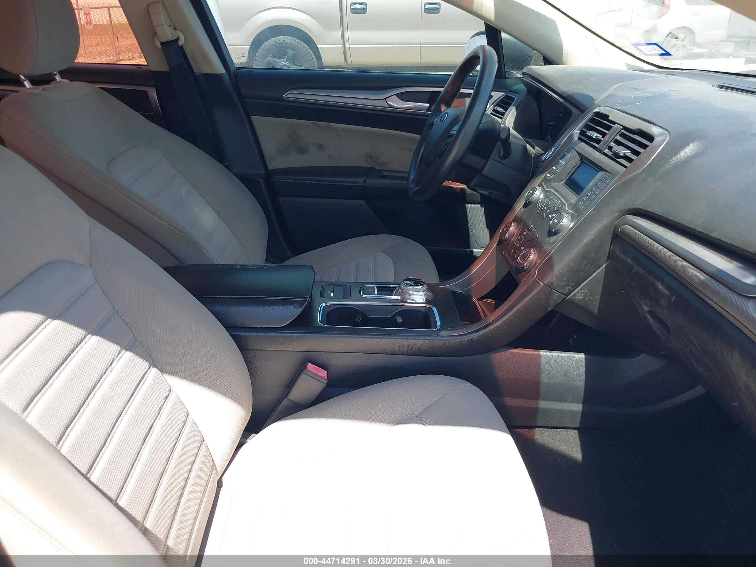 FORD FUSION image 5