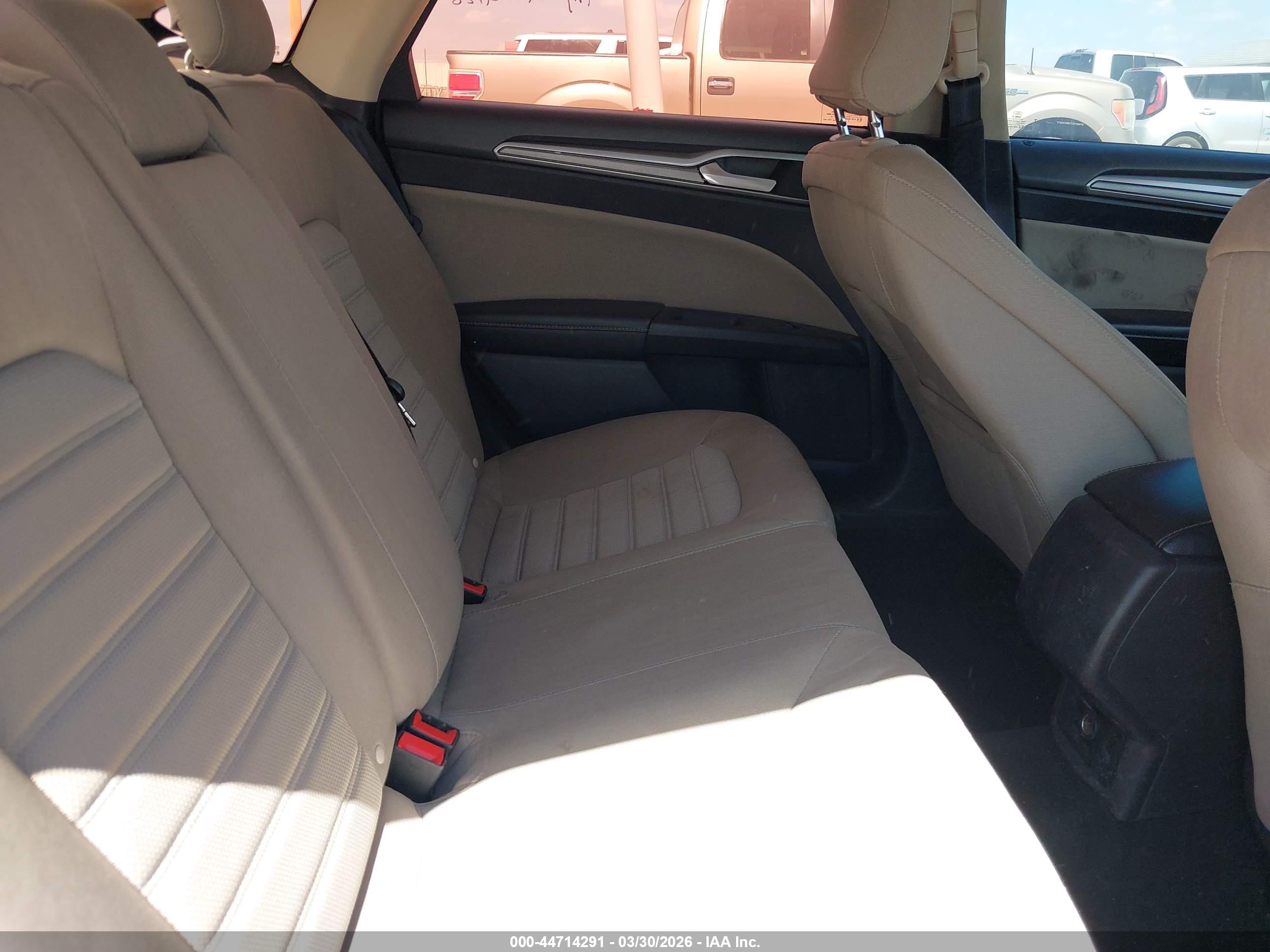 FORD FUSION image 8