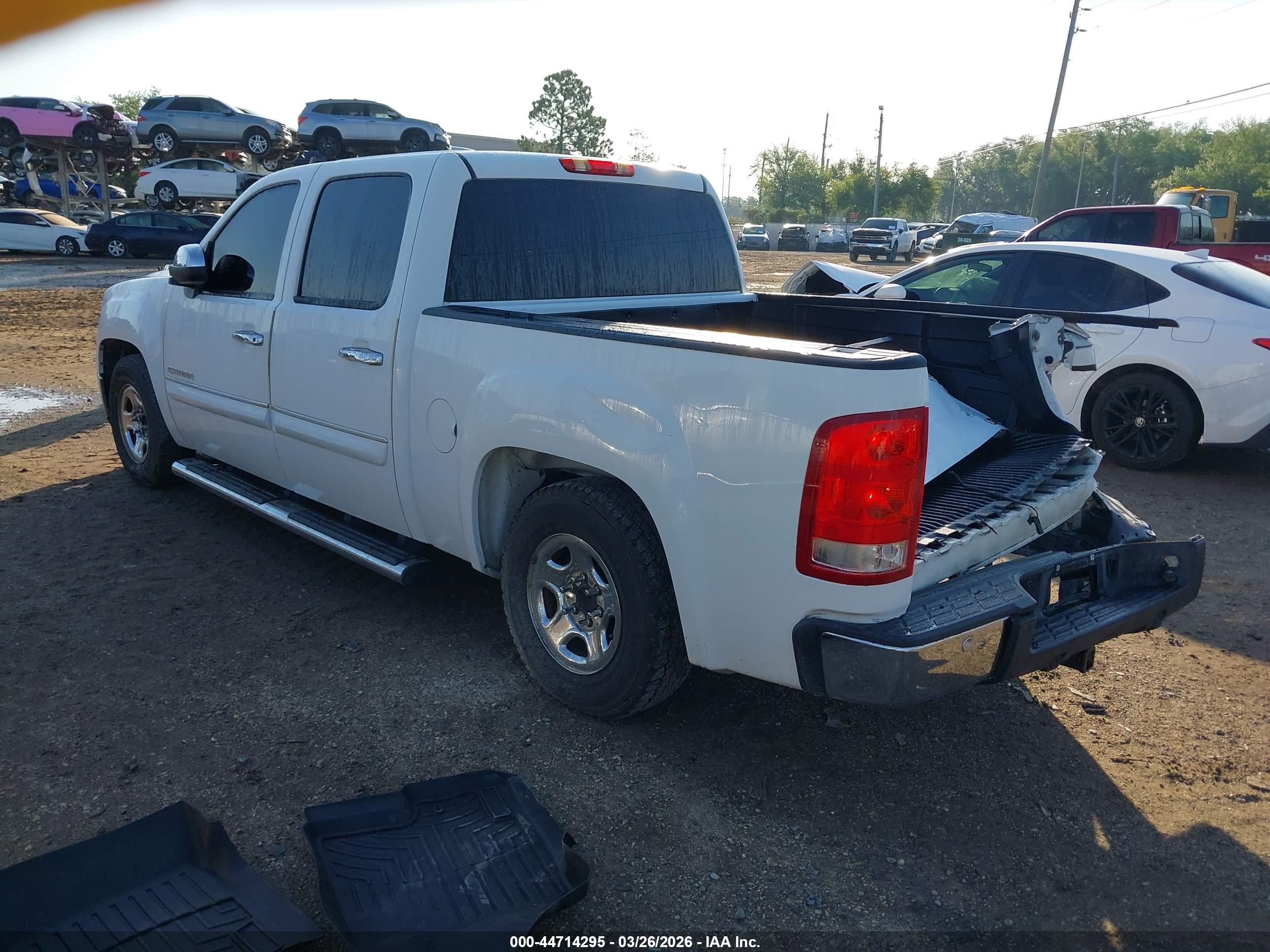 GMC SIERRA image 3