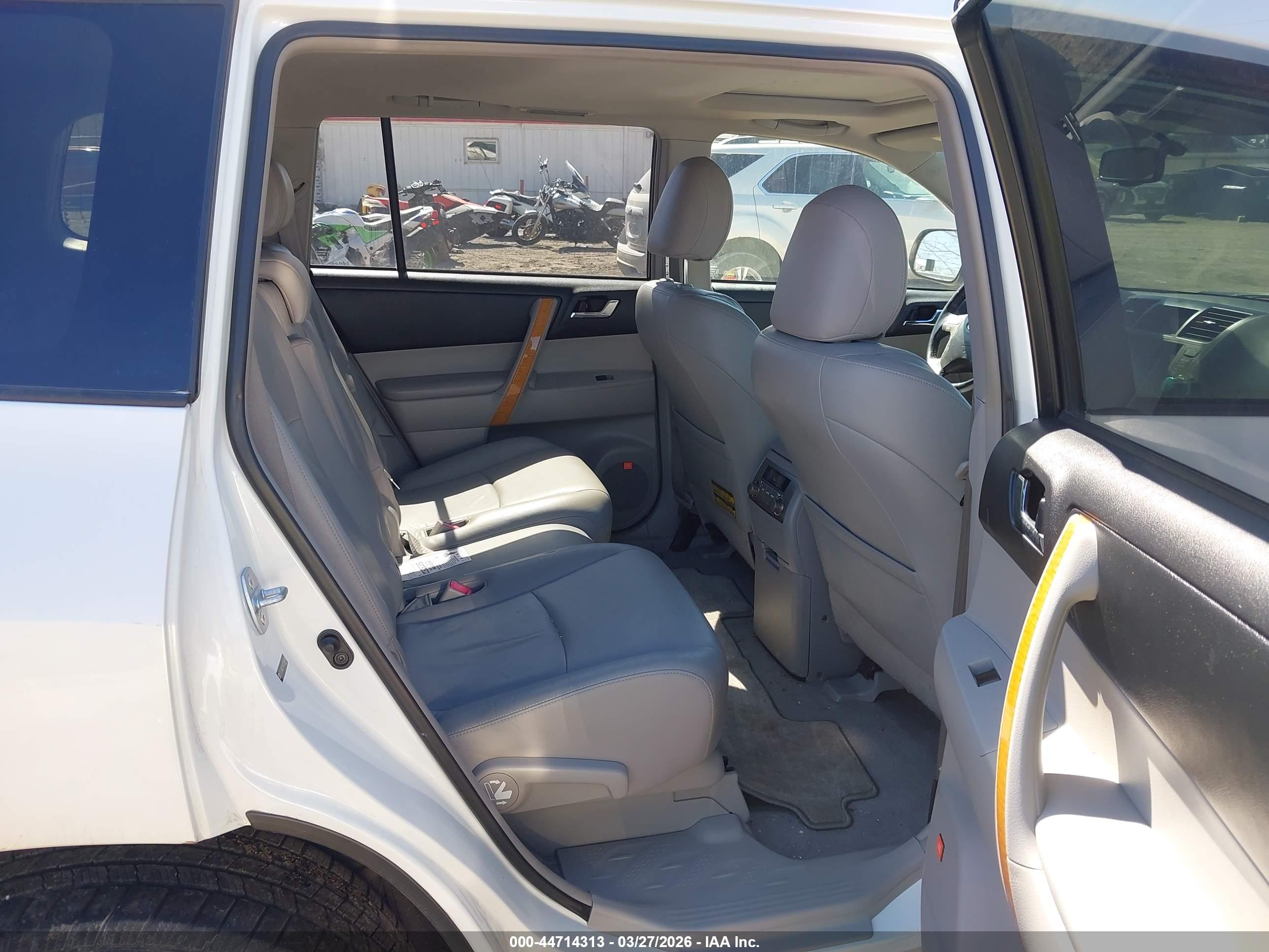 TOYOTA HIGHLANDER image 8