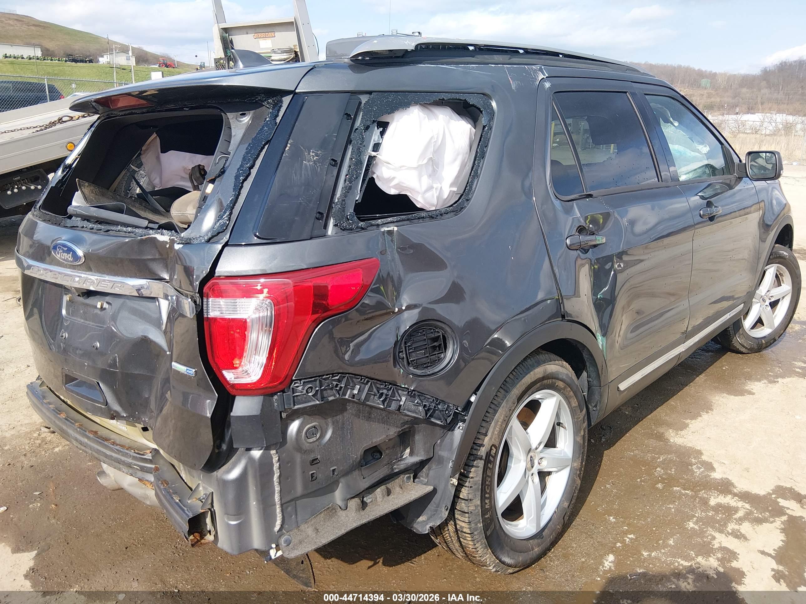 FORD EXPLORER image 4