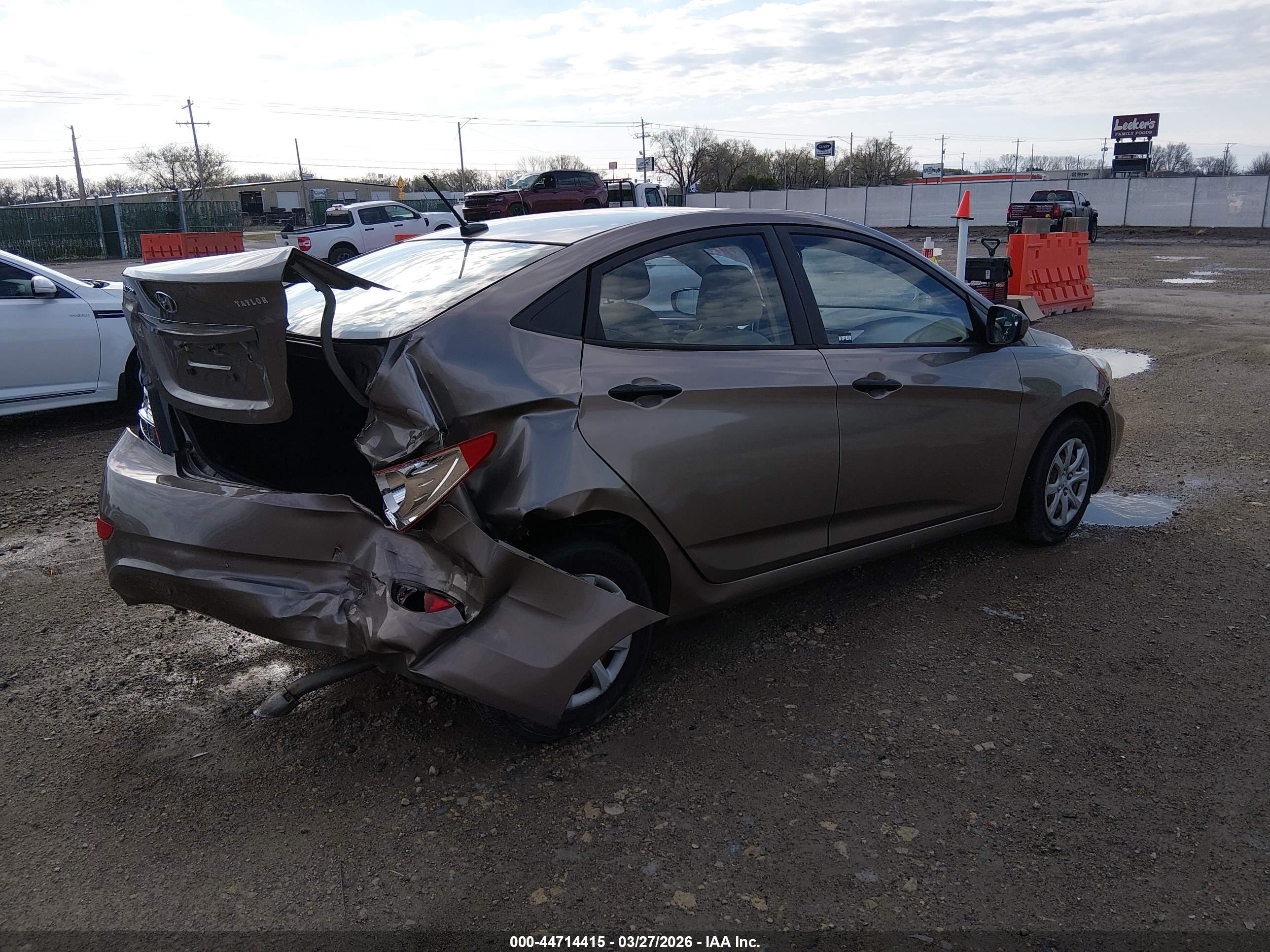 HYUNDAI ACCENT image 4
