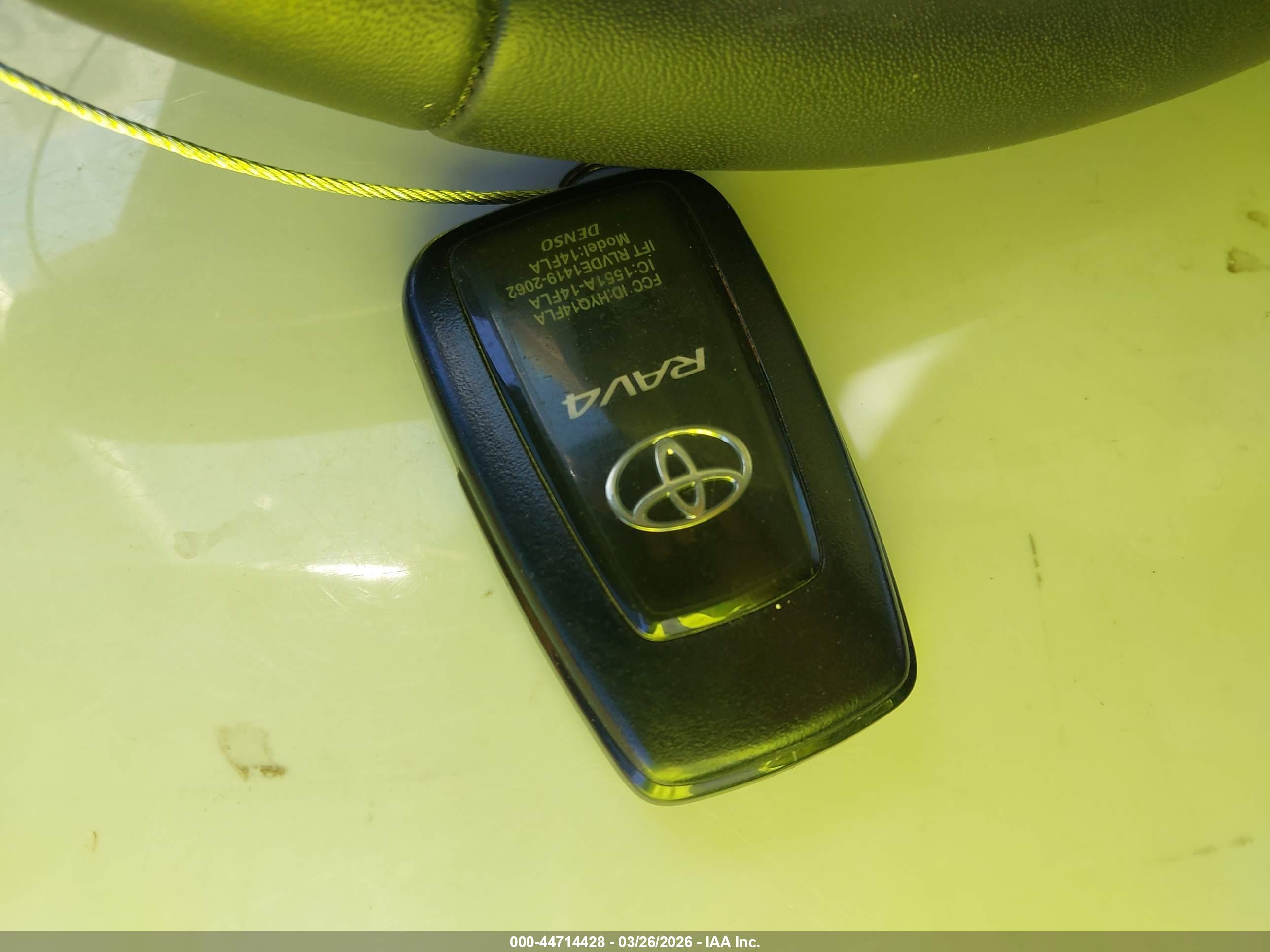 TOYOTA RAV4 image 11