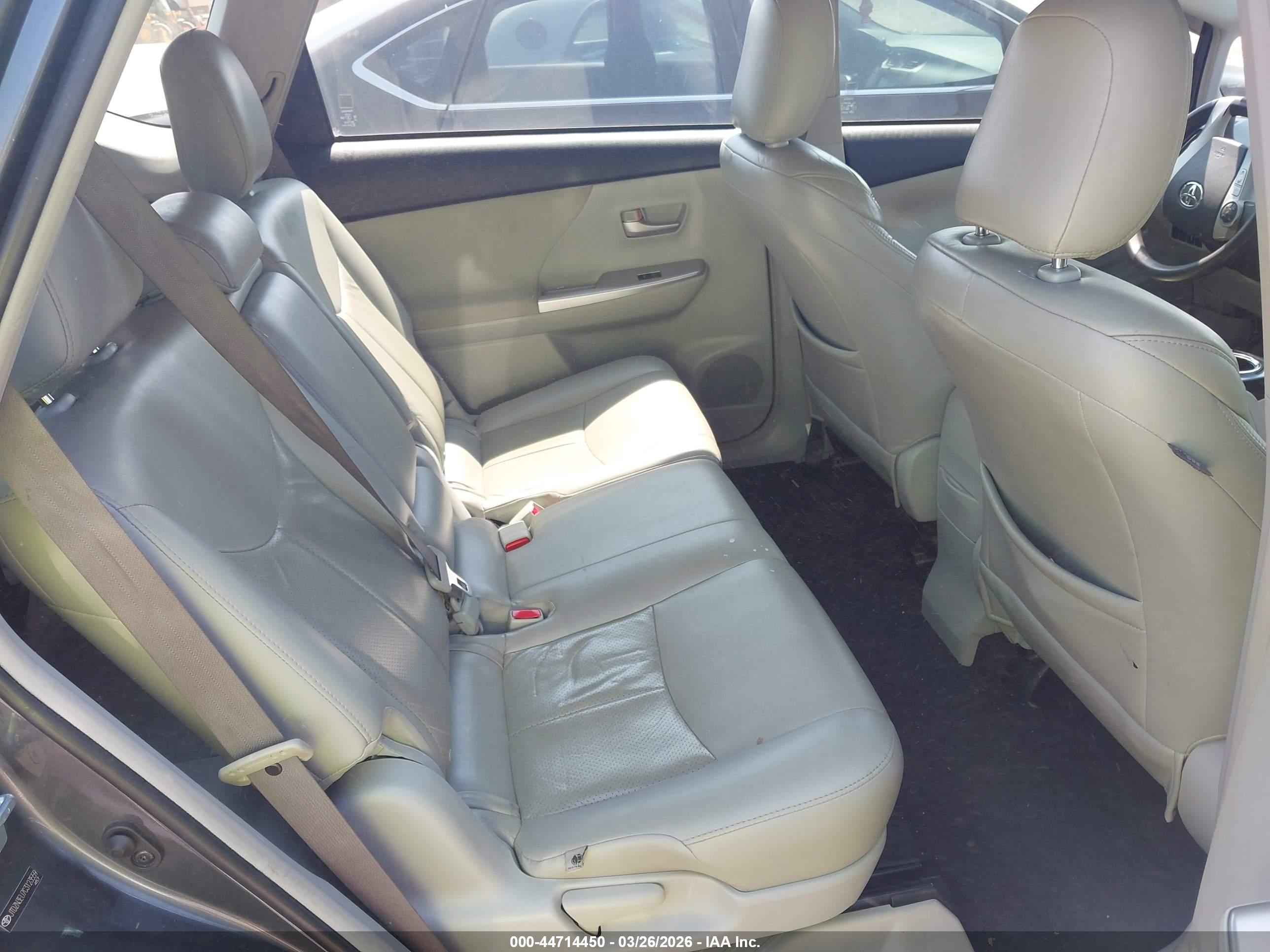 TOYOTA PRIUS image 8