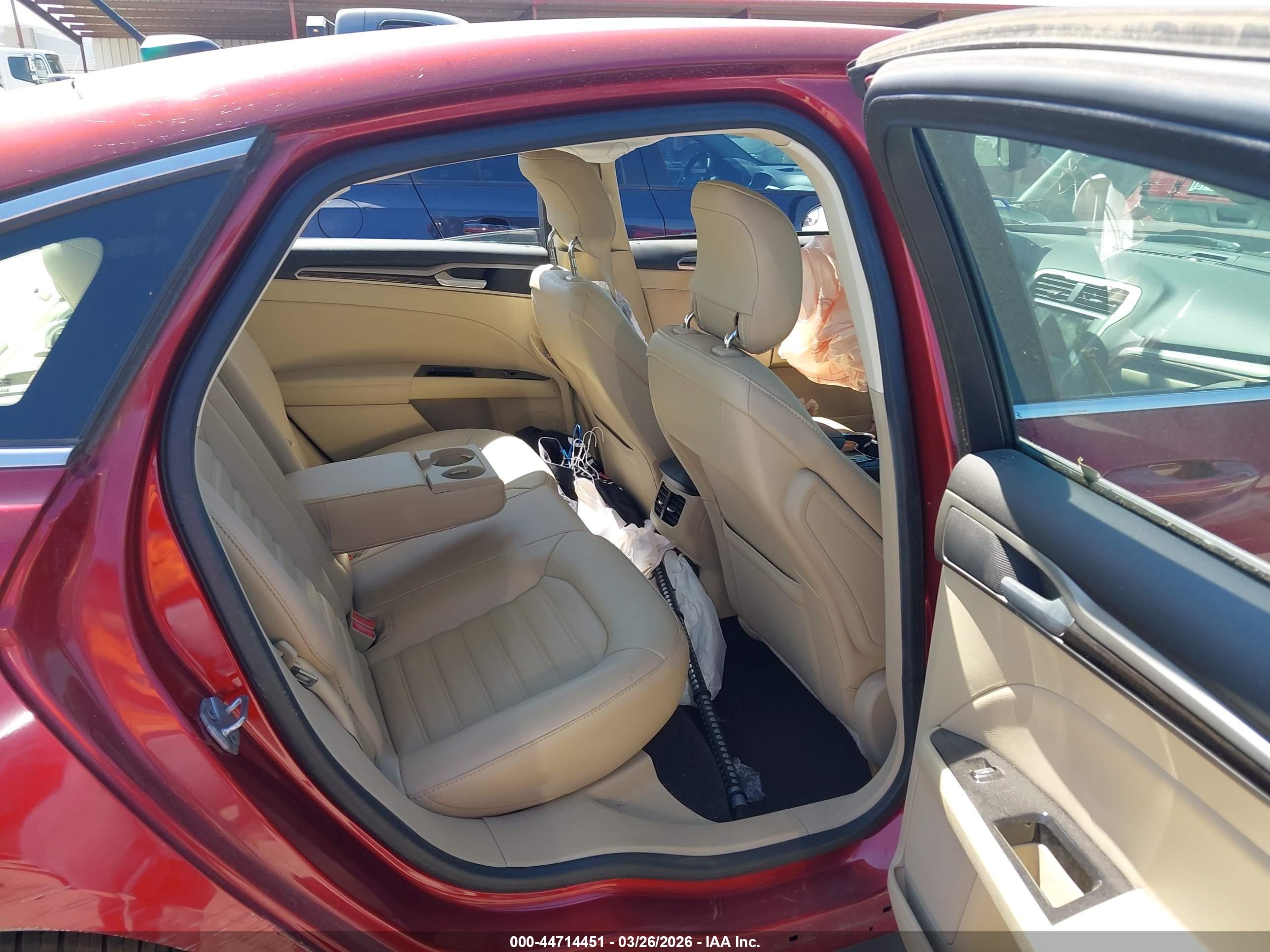 FORD FUSION image 8