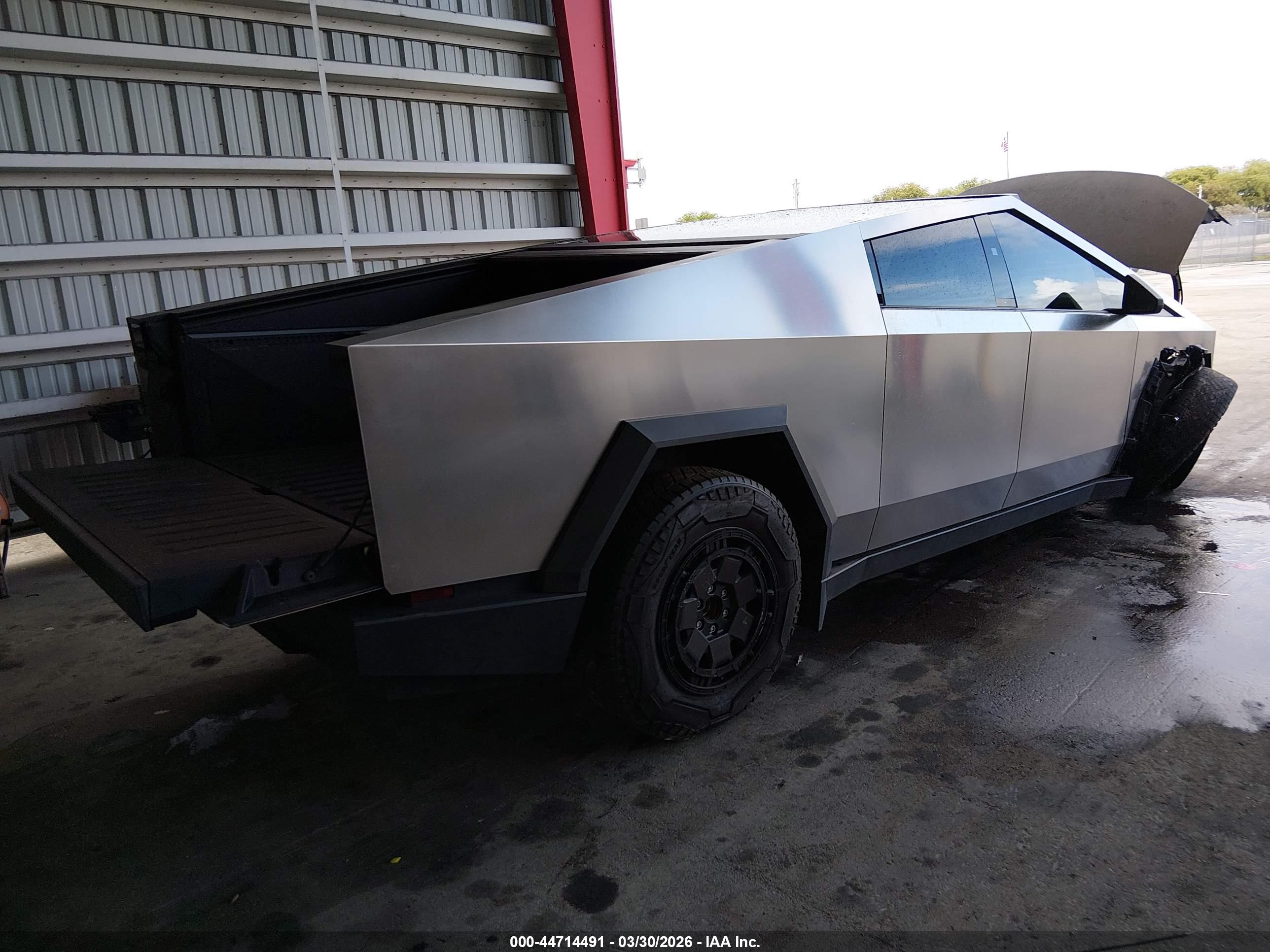 TESLA CYBERTRUCK image 4