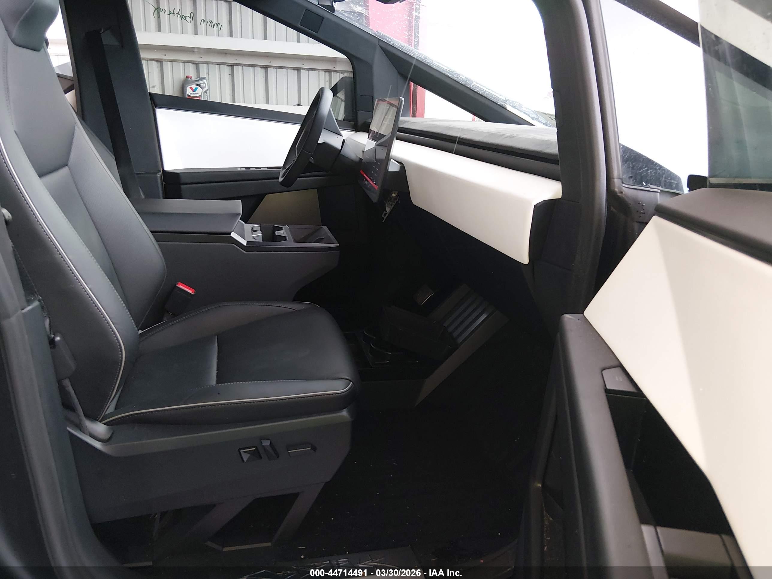 TESLA CYBERTRUCK image 5