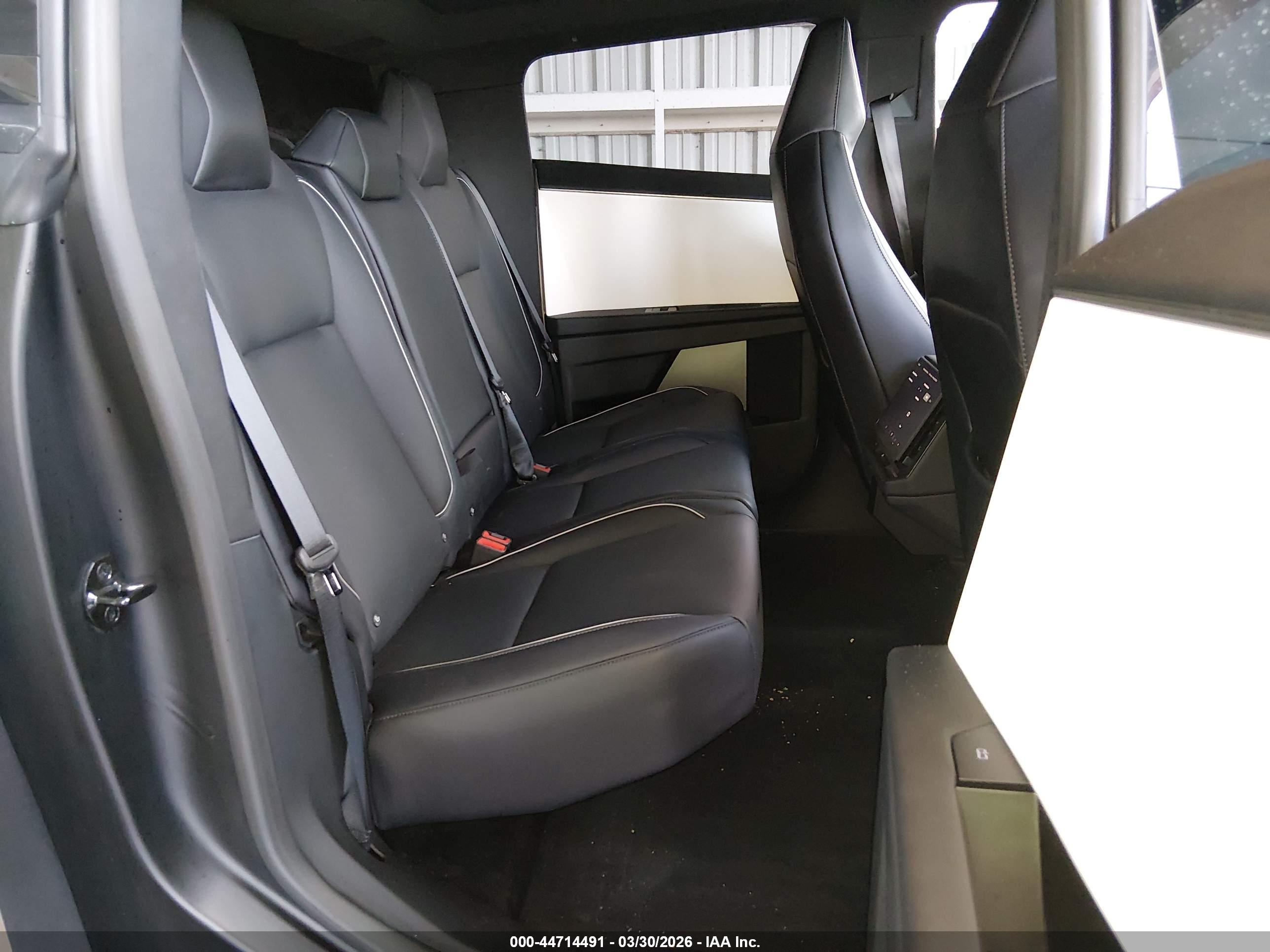 TESLA CYBERTRUCK image 8