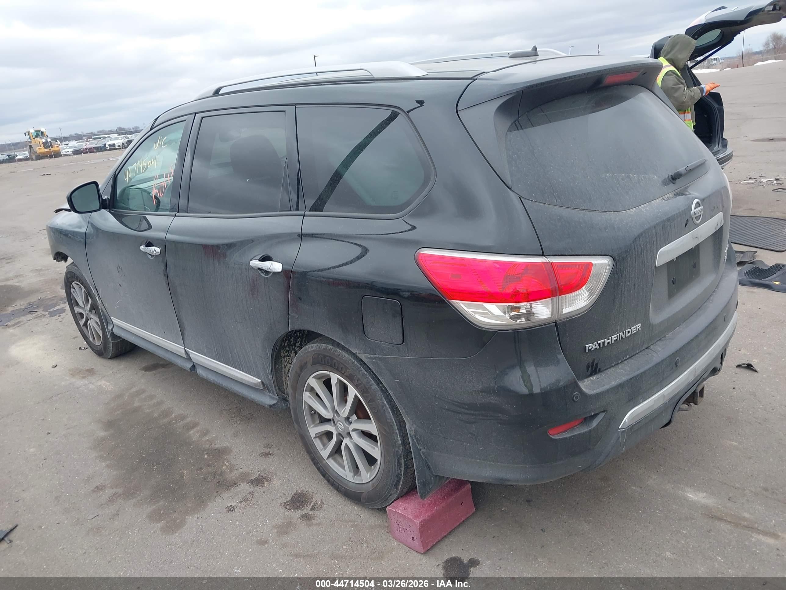 NISSAN PATHFINDER image 3