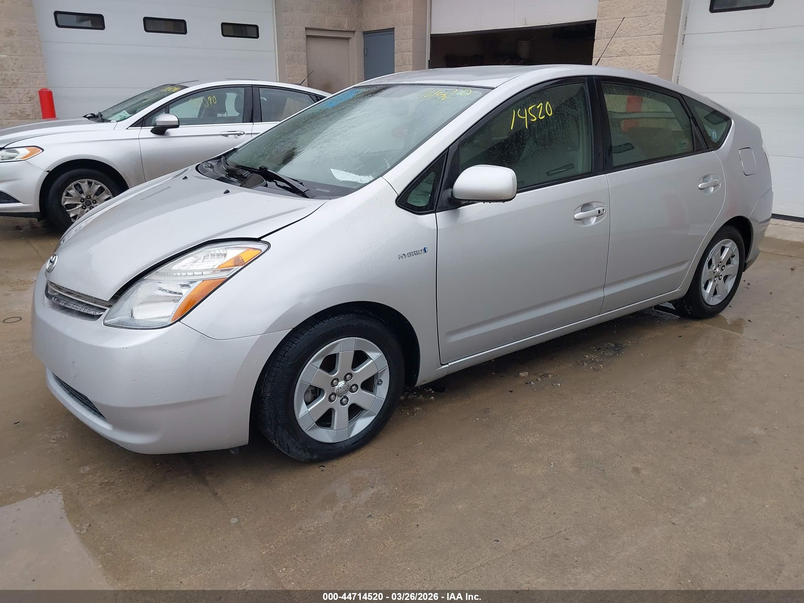 TOYOTA PRIUS image 2