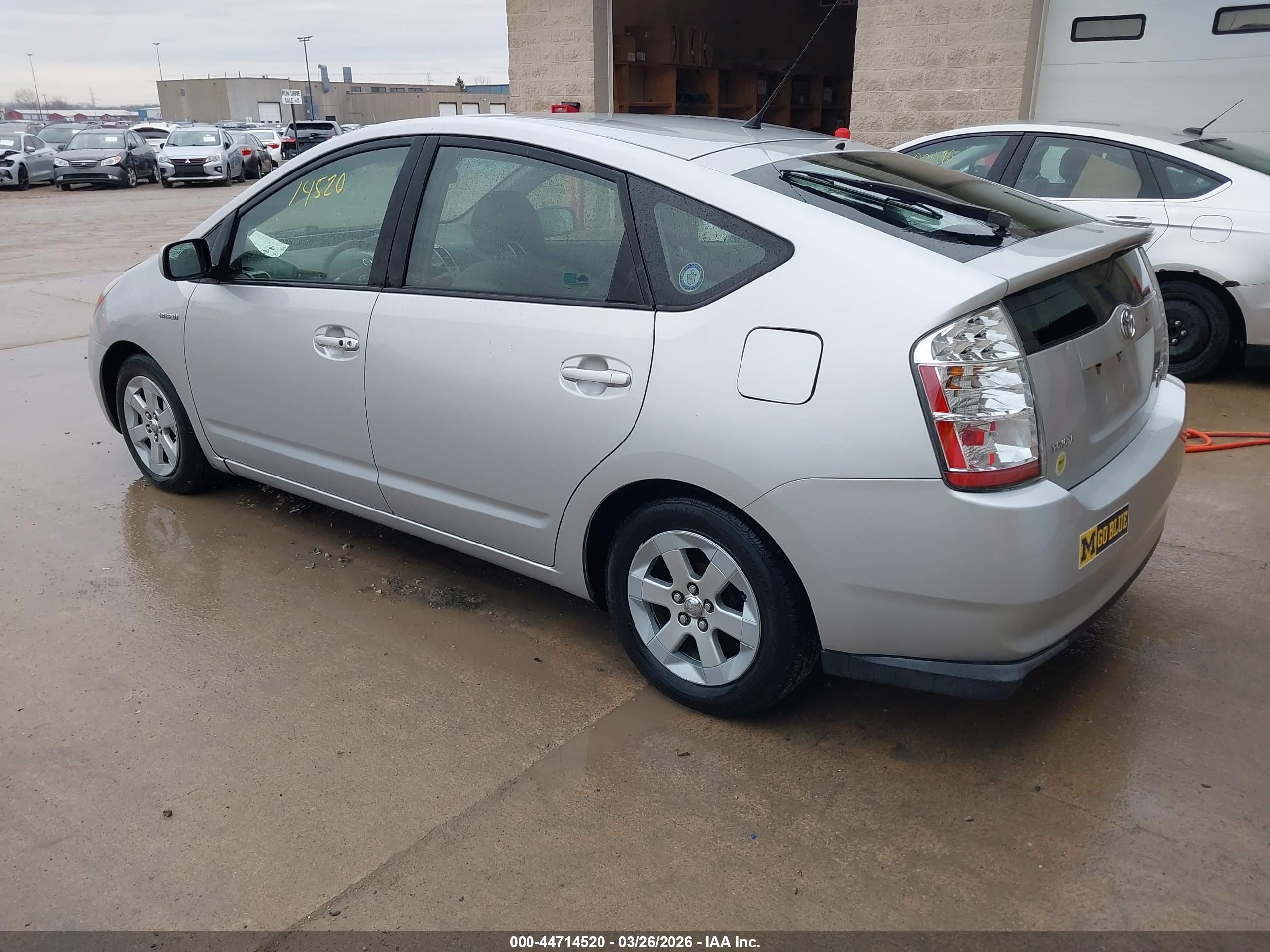 TOYOTA PRIUS image 3