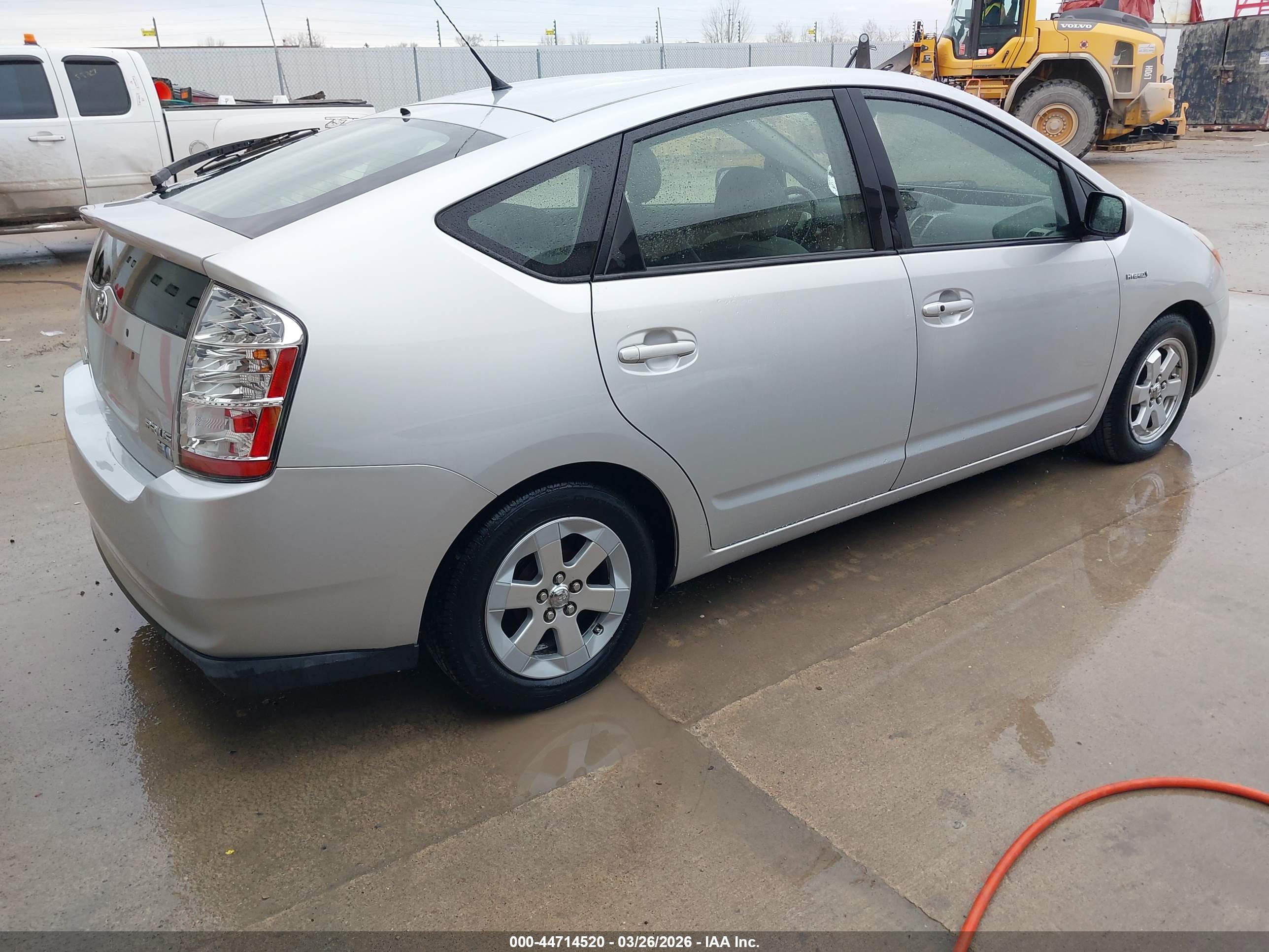 TOYOTA PRIUS image 4