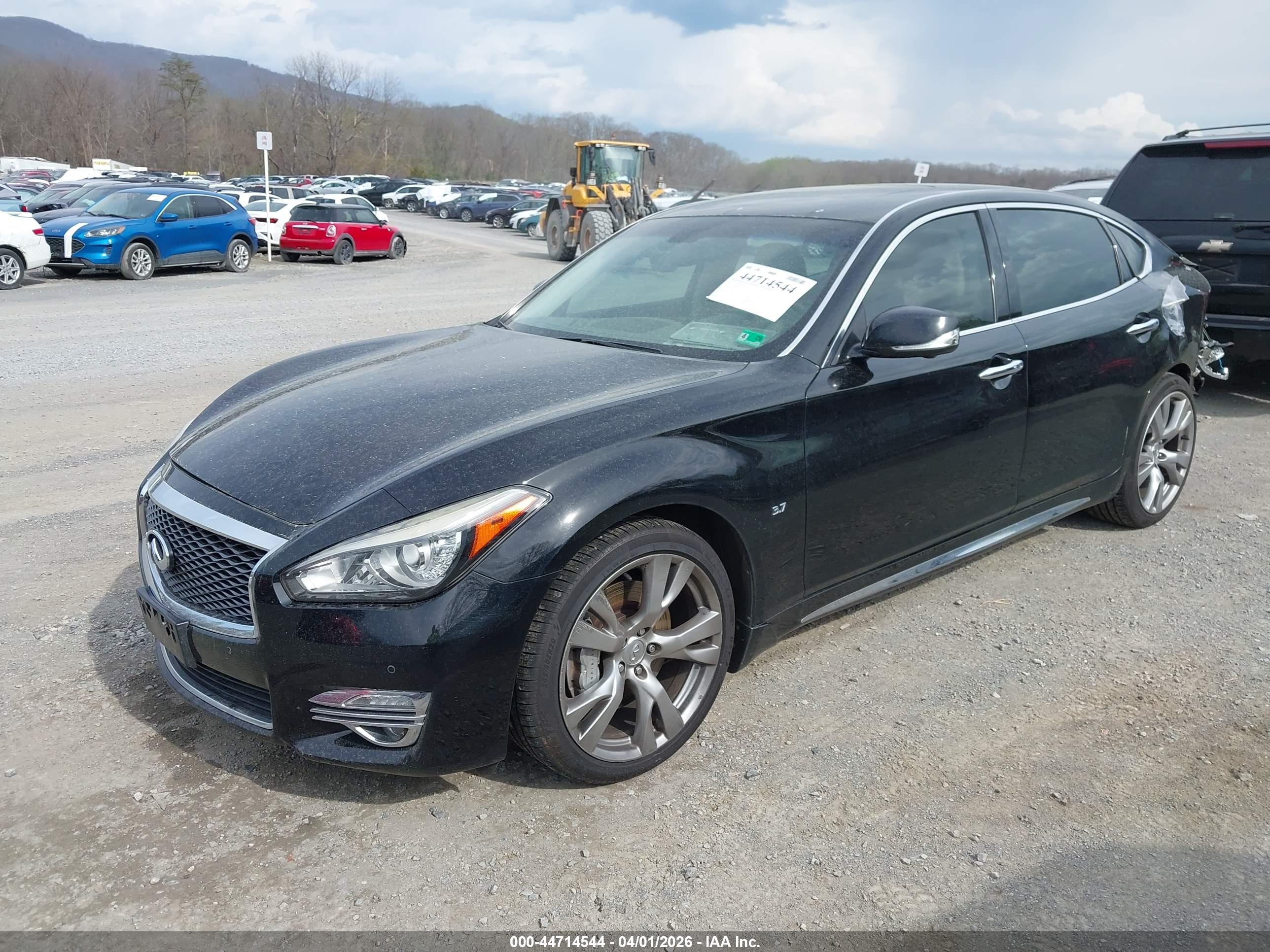 INFINITI Q70L image 2