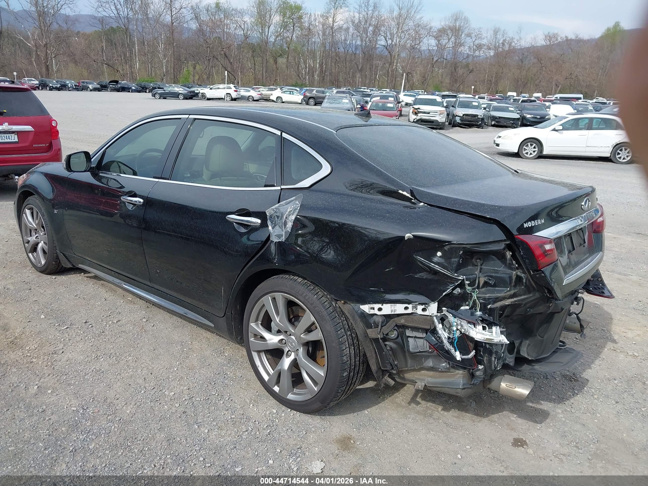 INFINITI Q70L image 3