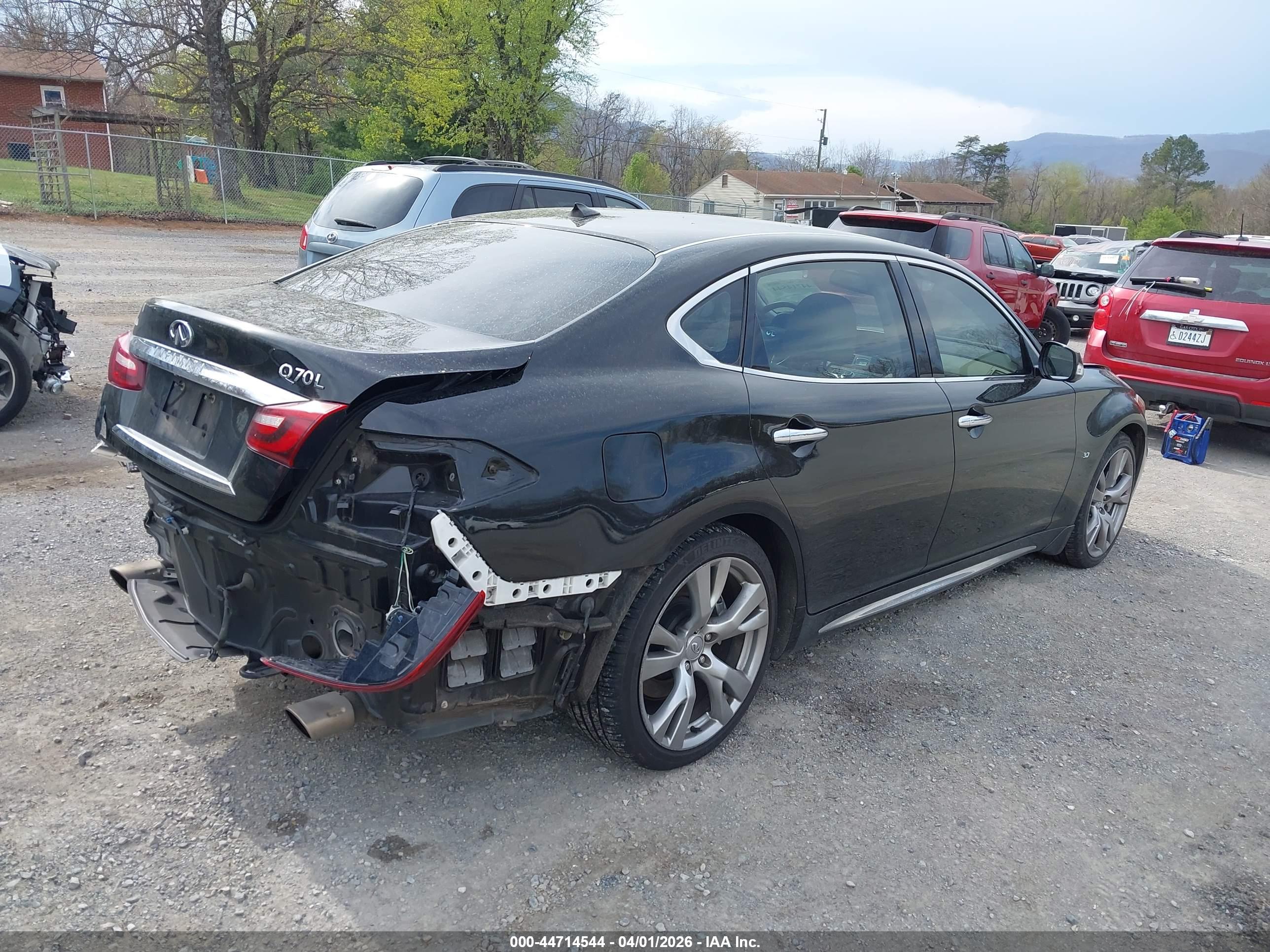 INFINITI Q70L image 4