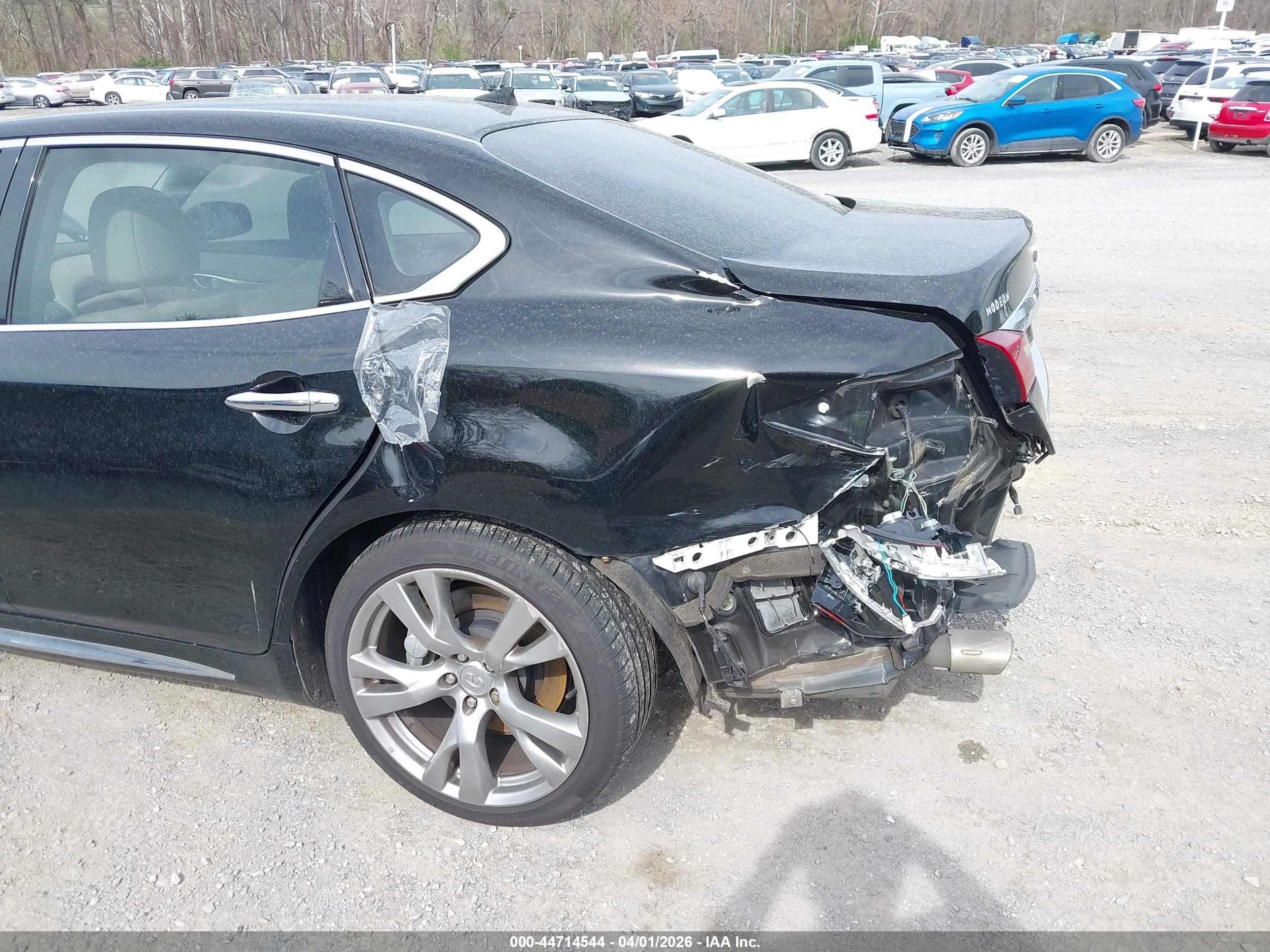 INFINITI Q70L image 6