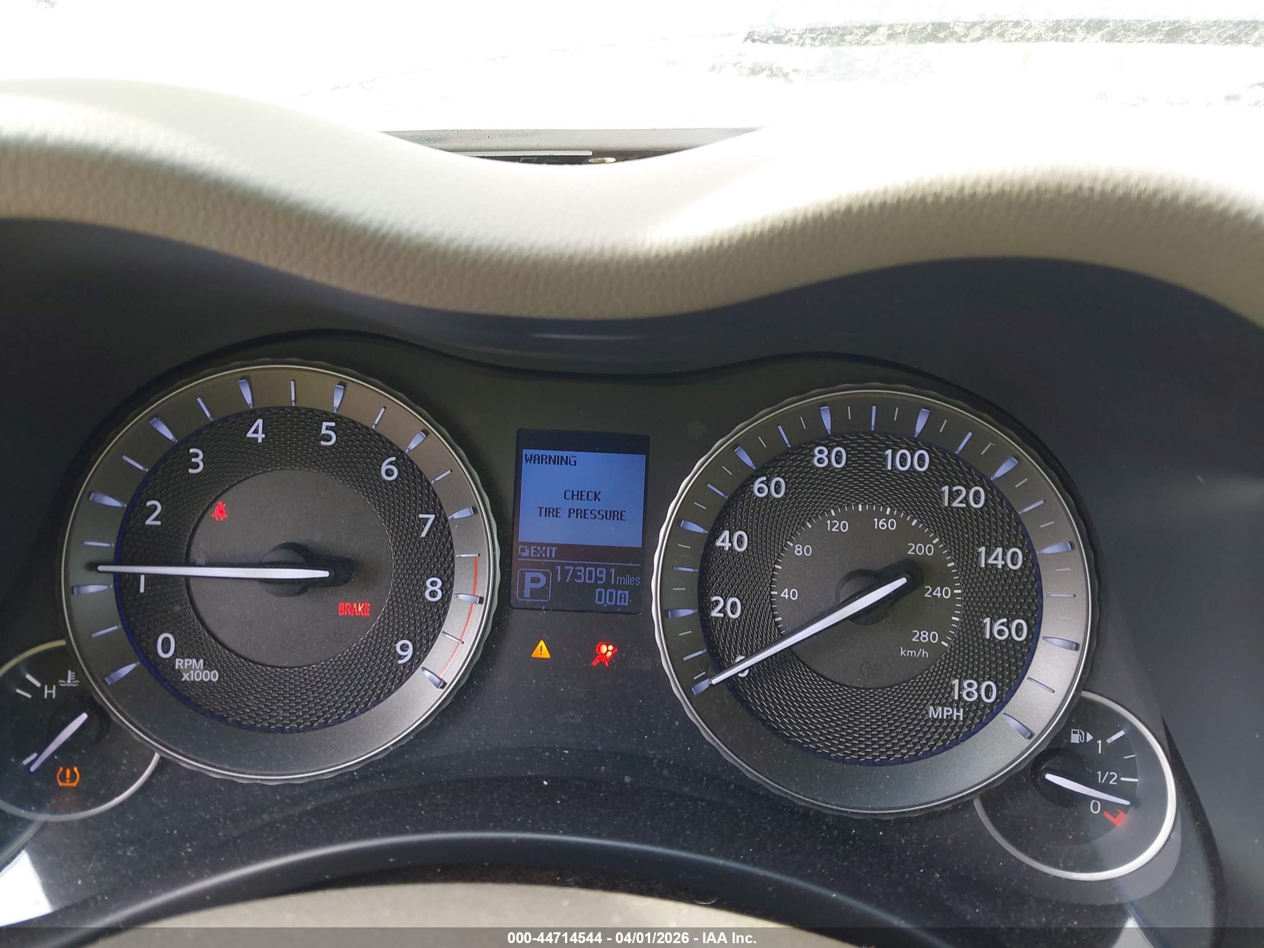 INFINITI Q70L image 7