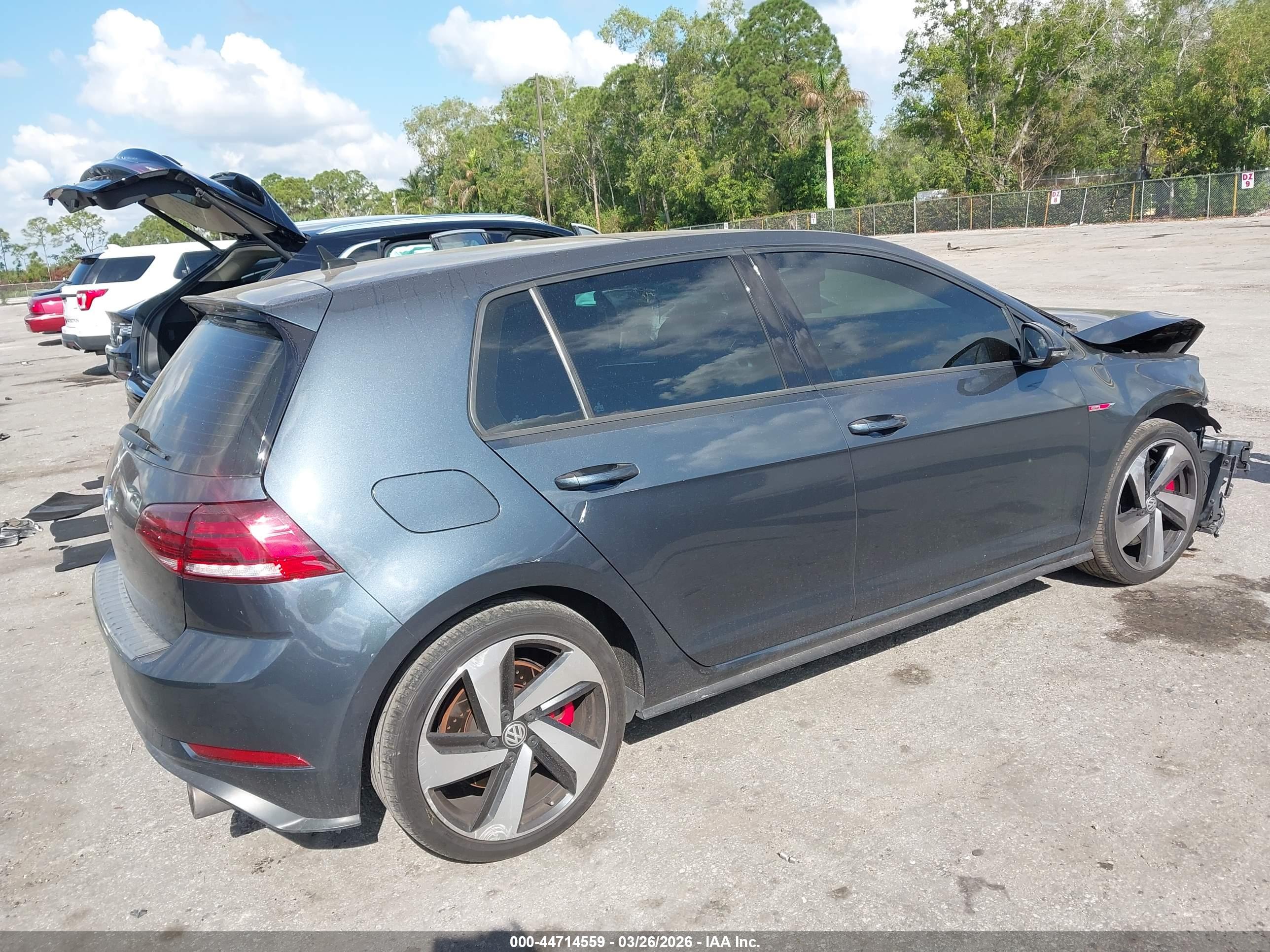 VOLKSWAGEN GOLF image 4