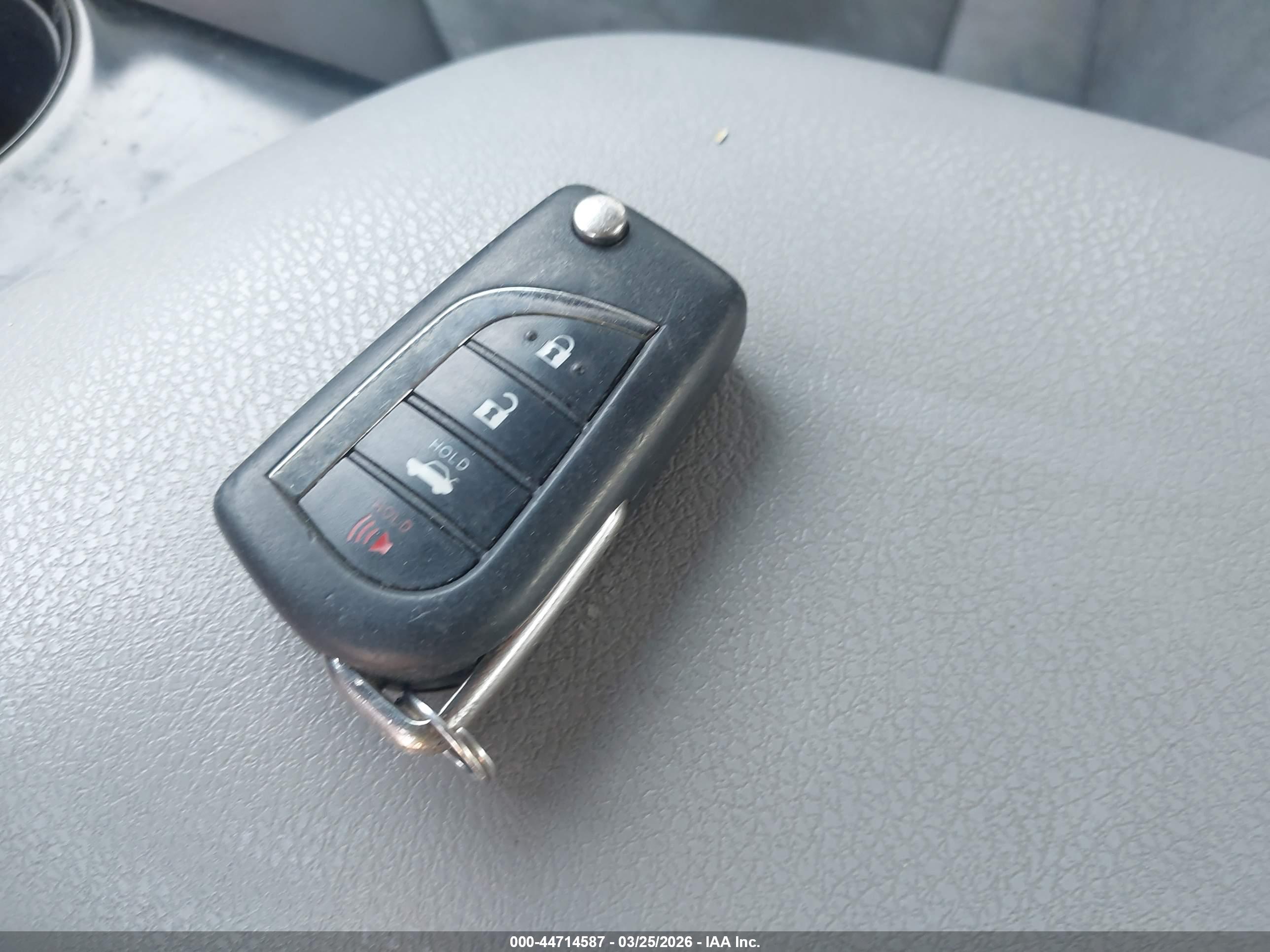 TOYOTA CAMRY image 11