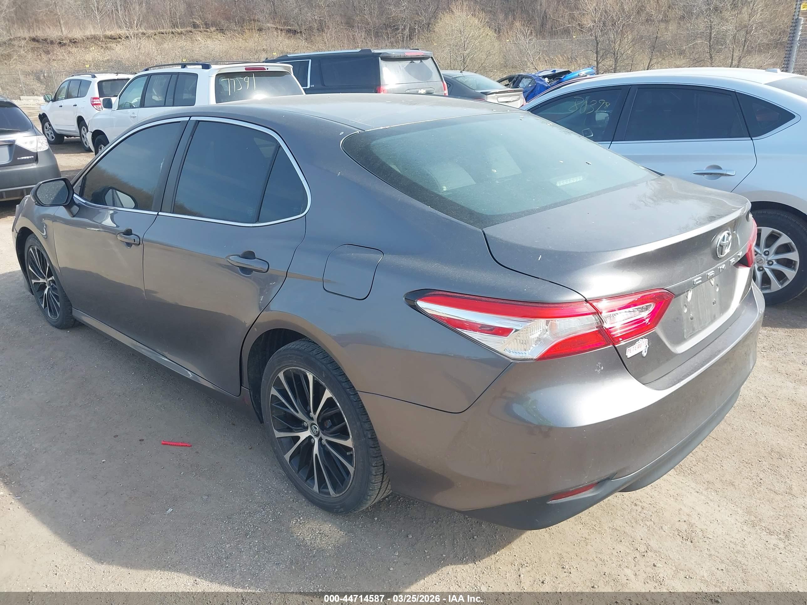 TOYOTA CAMRY image 3