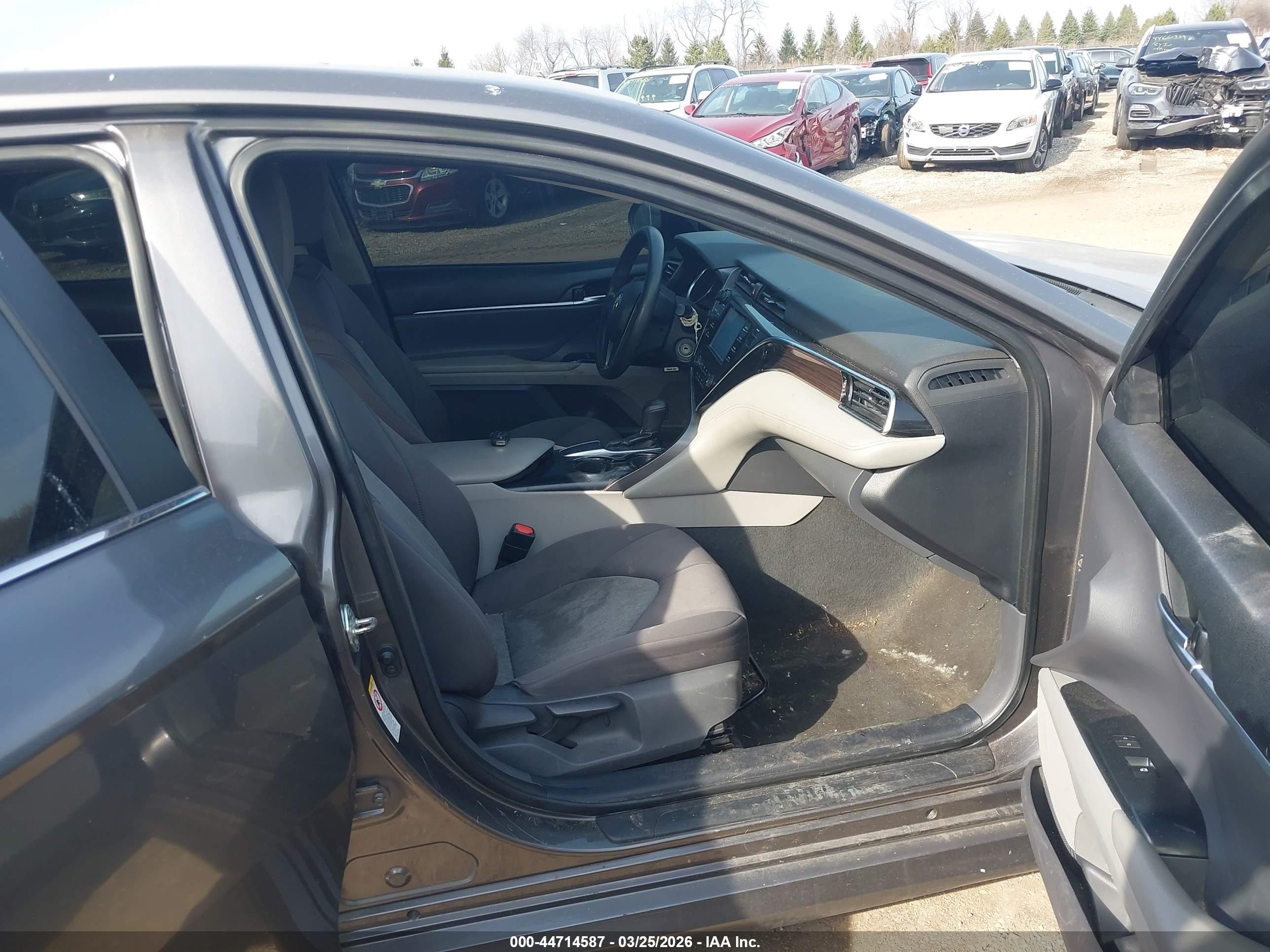 TOYOTA CAMRY image 5