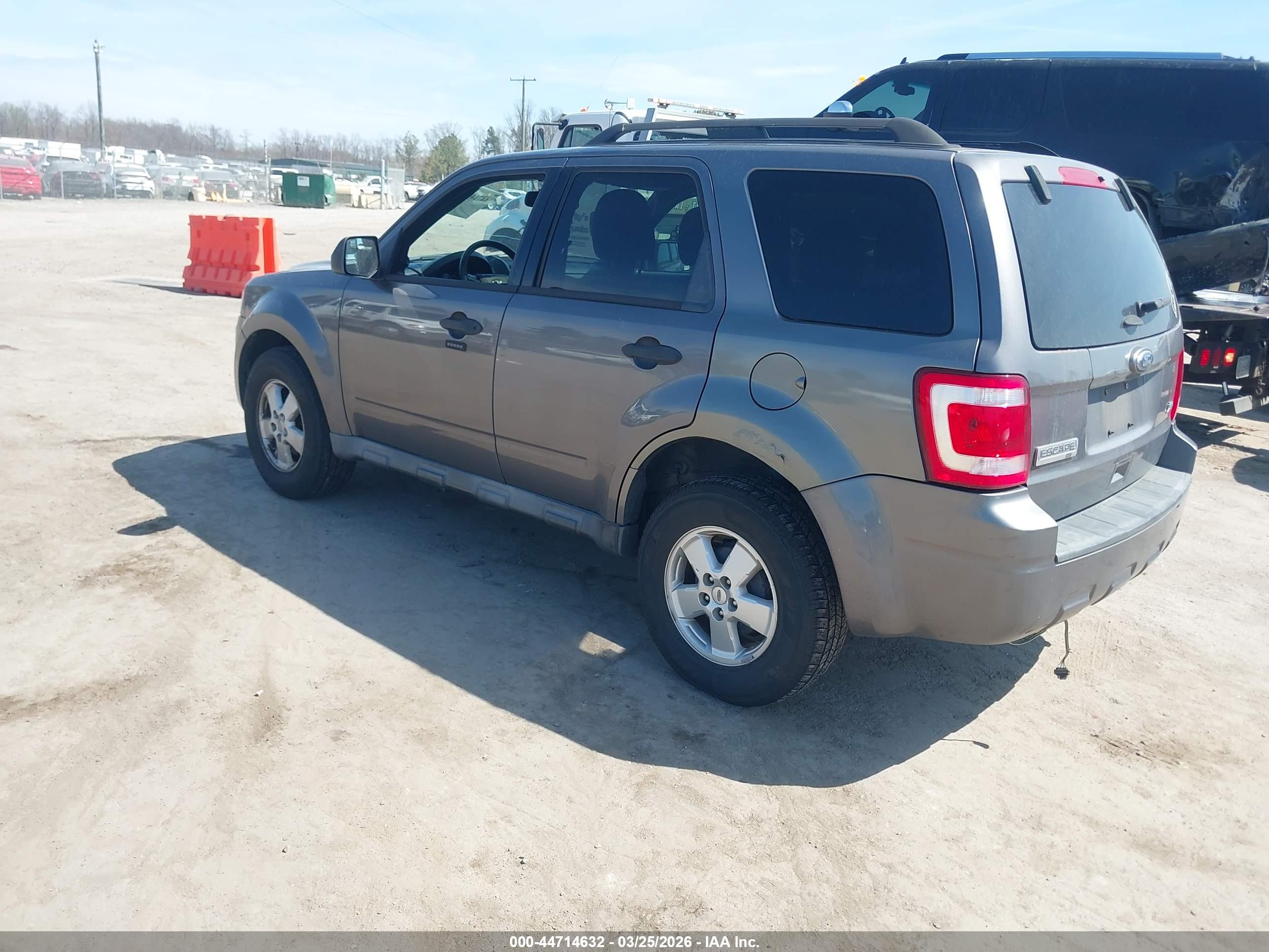 FORD ESCAPE image 3
