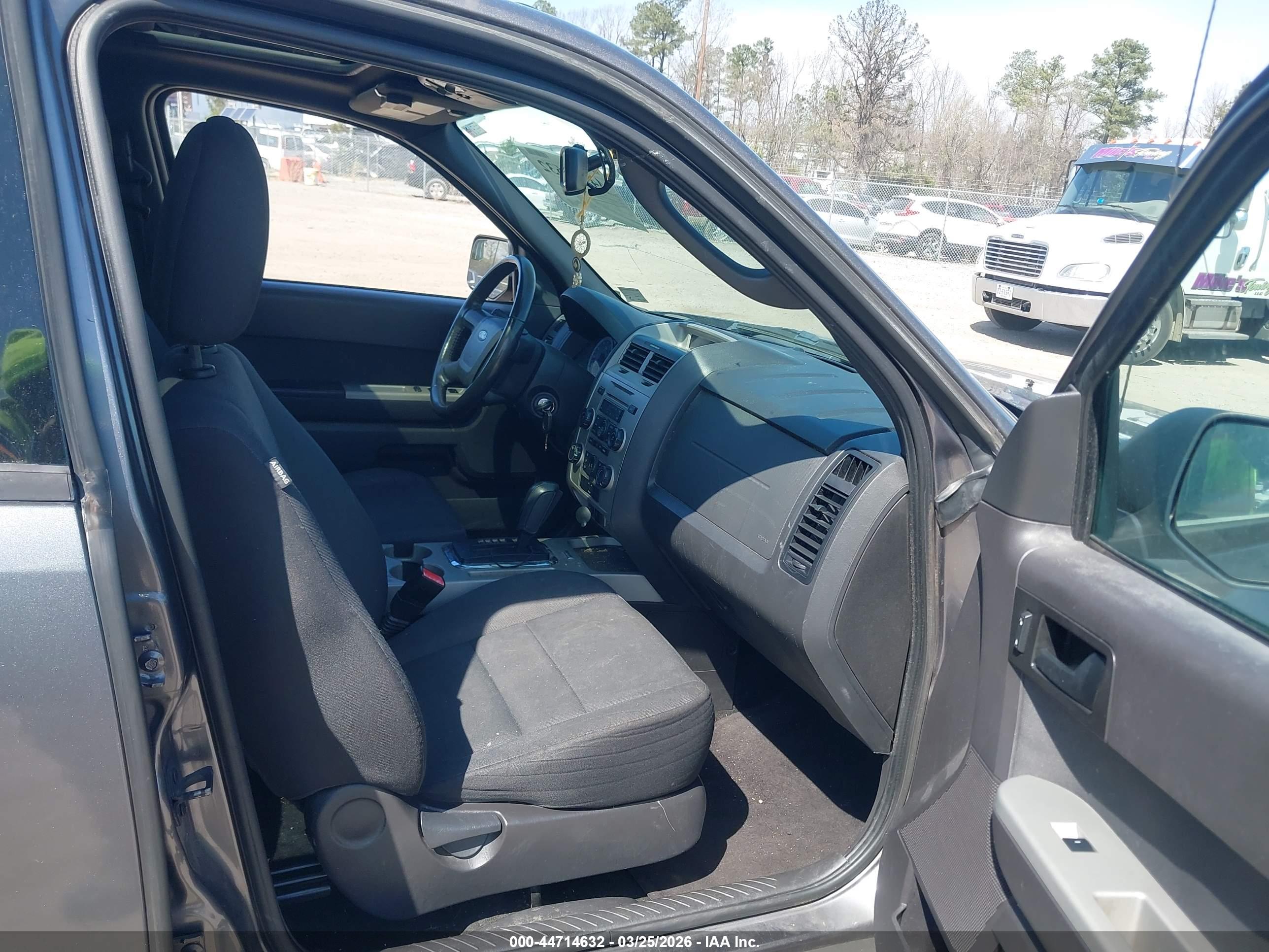 FORD ESCAPE image 5