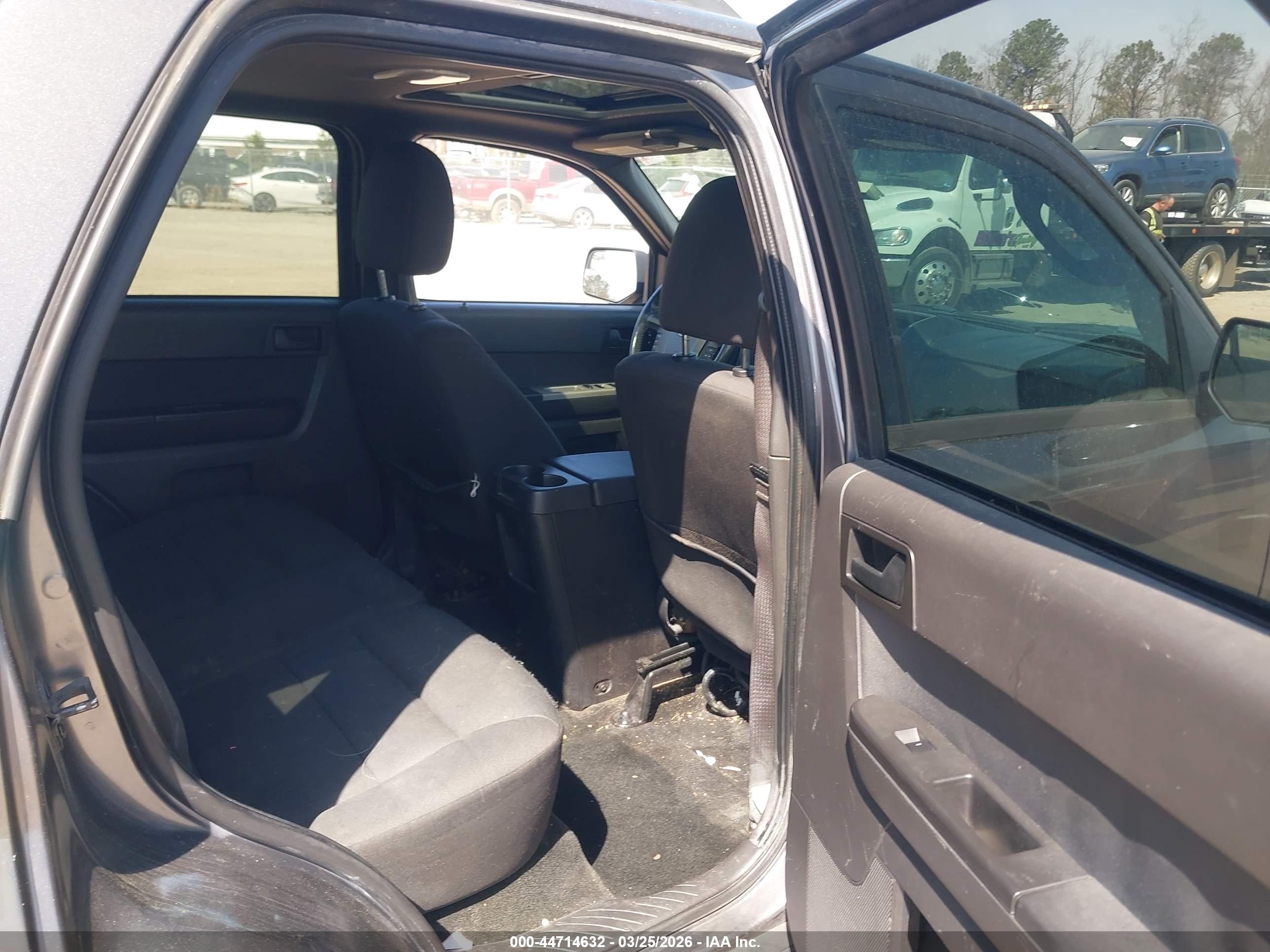 FORD ESCAPE image 8