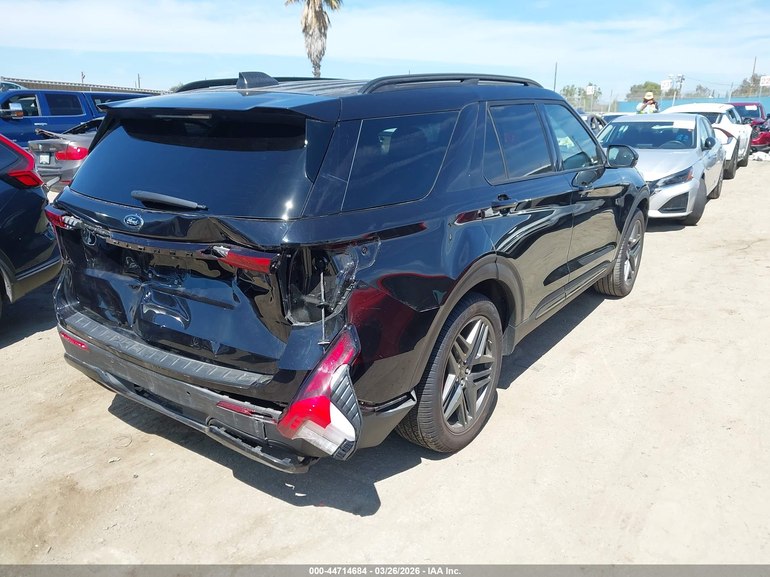 FORD EXPLORER image 4