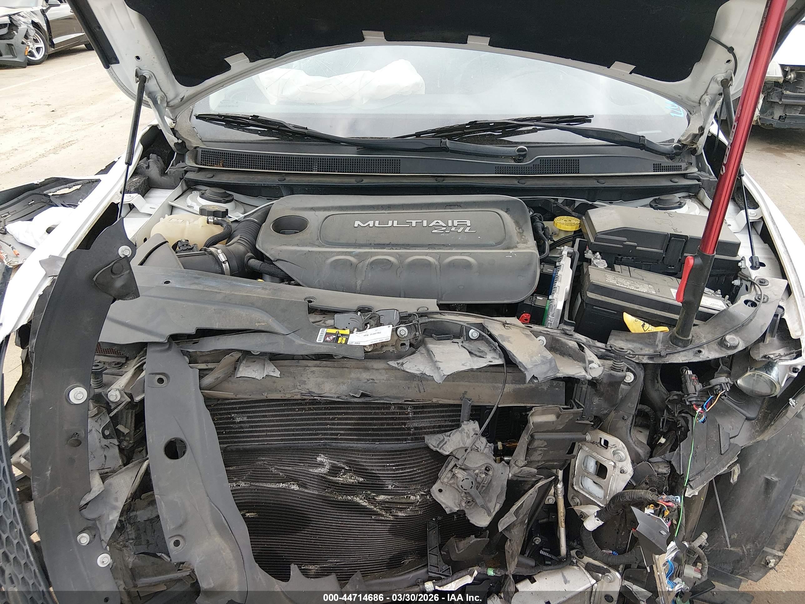 CHRYSLER 200 image 10
