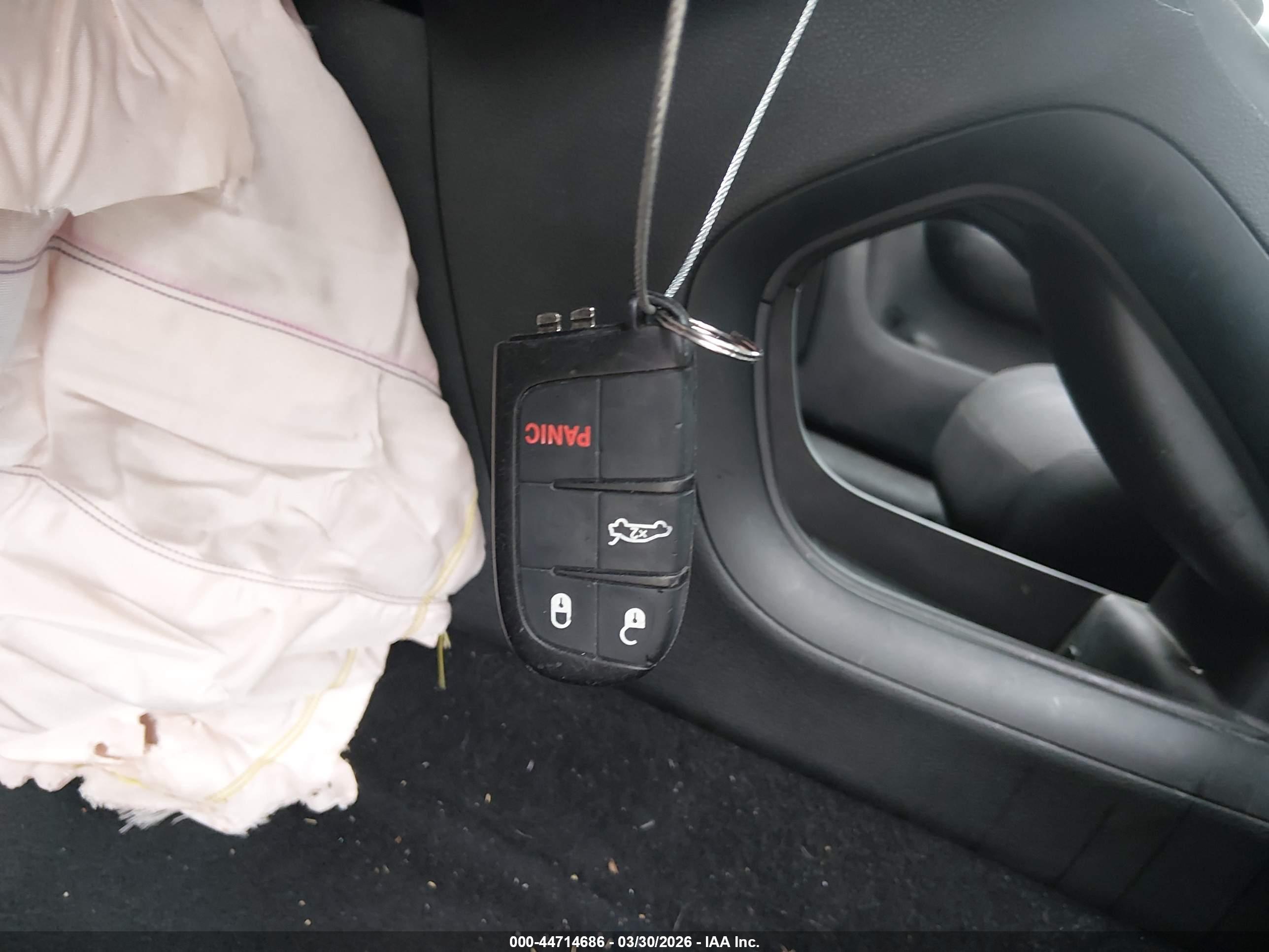 CHRYSLER 200 image 11
