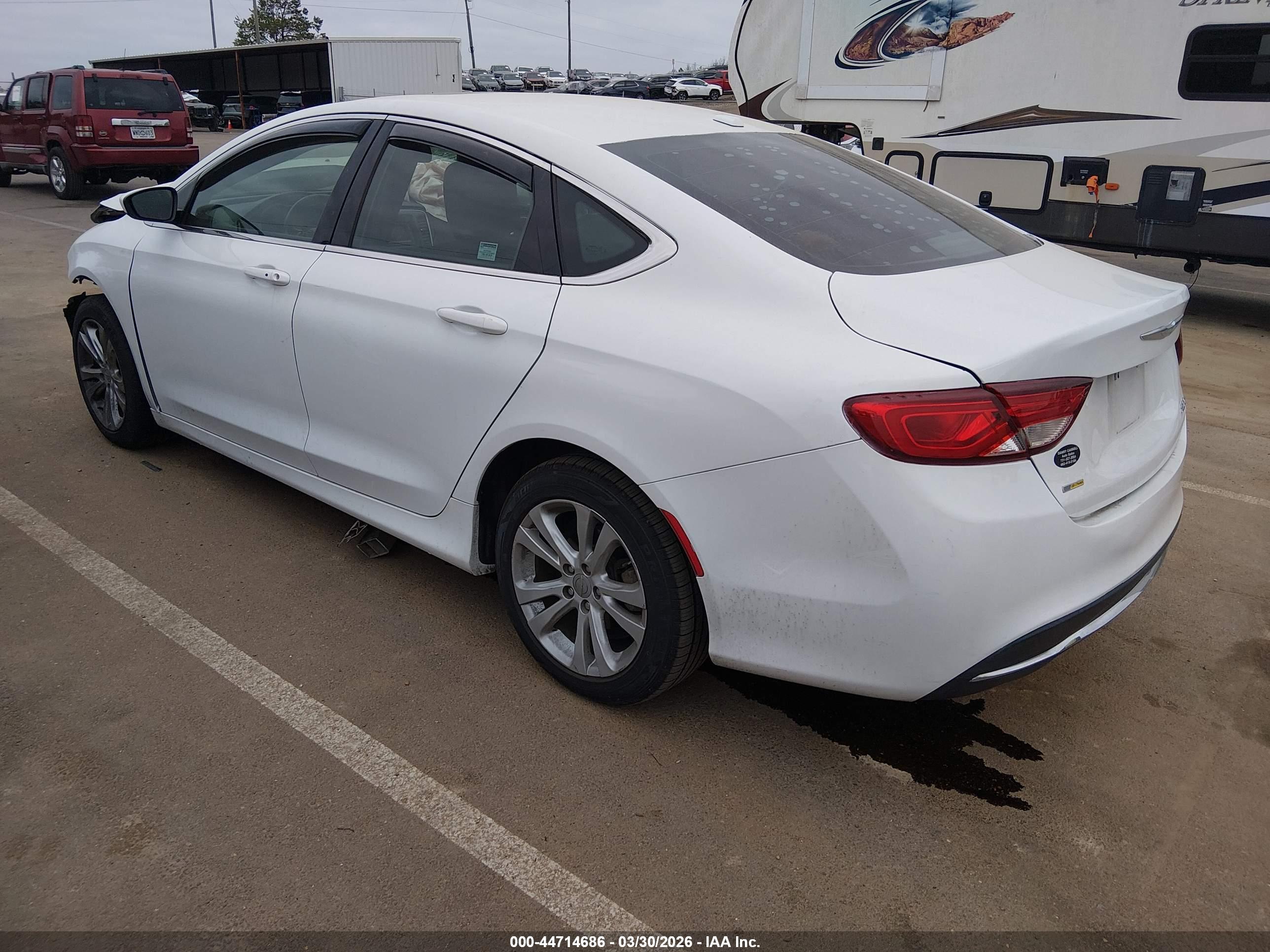 CHRYSLER 200 image 3