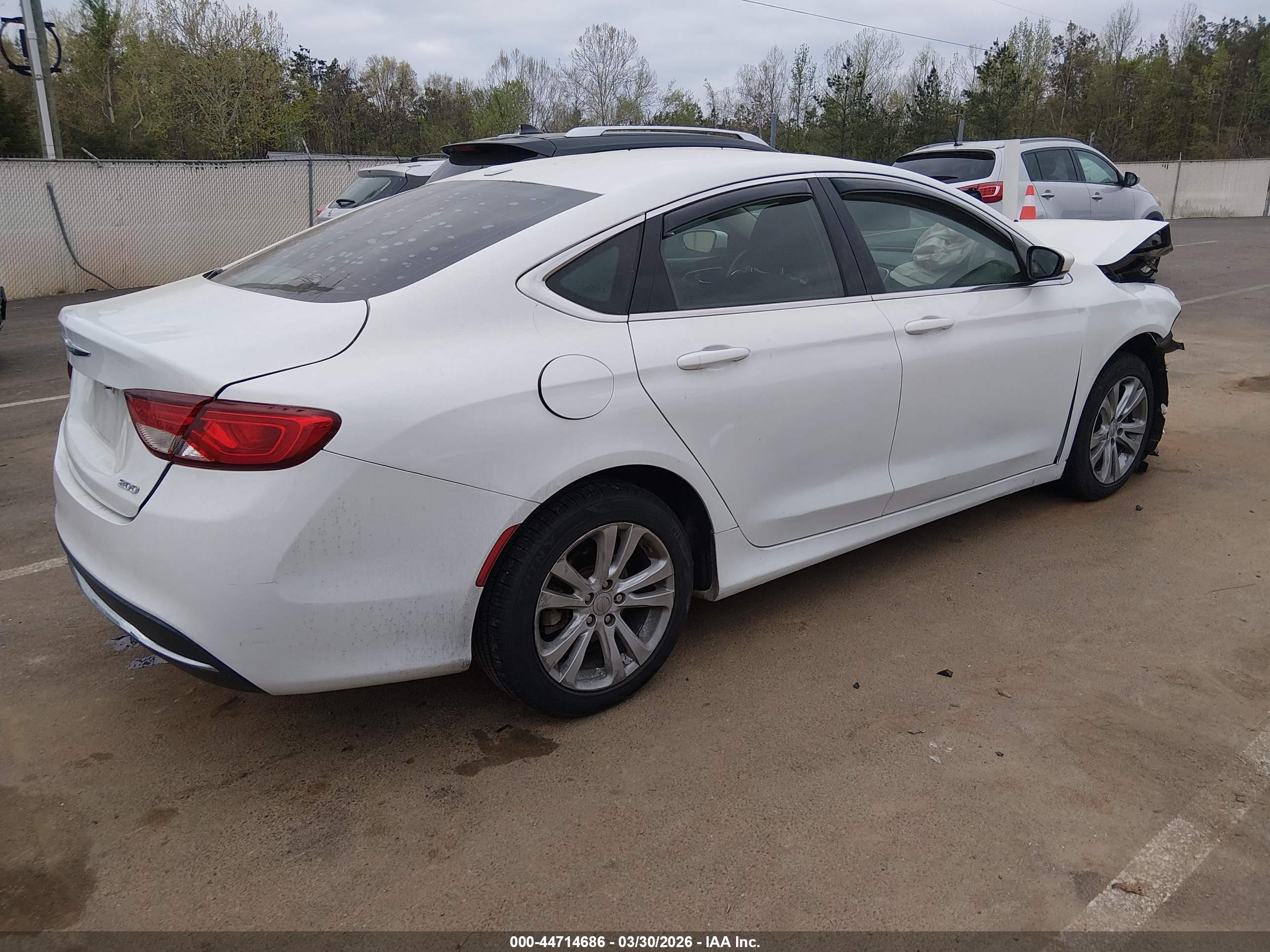 CHRYSLER 200 image 4