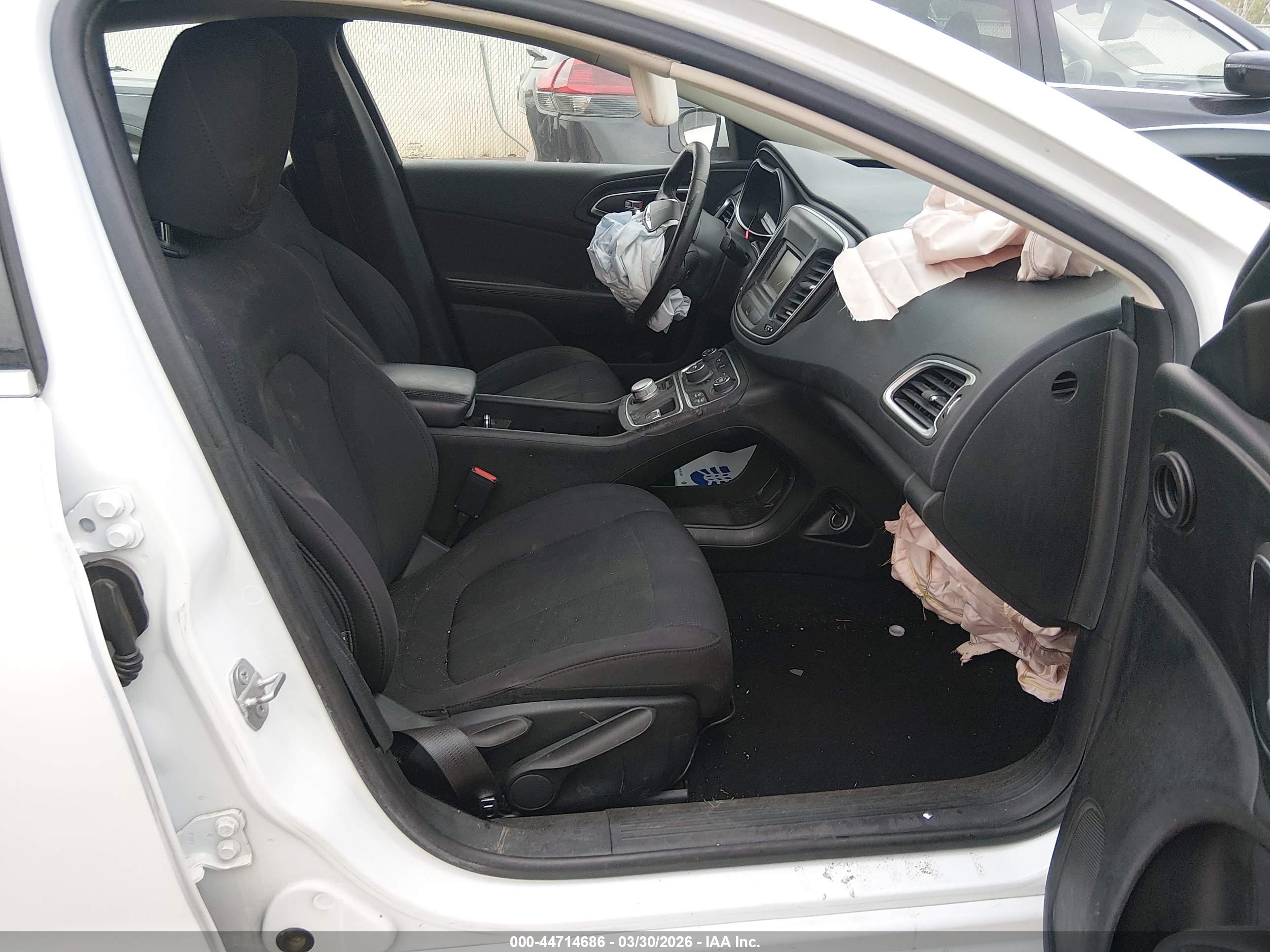 CHRYSLER 200 image 5