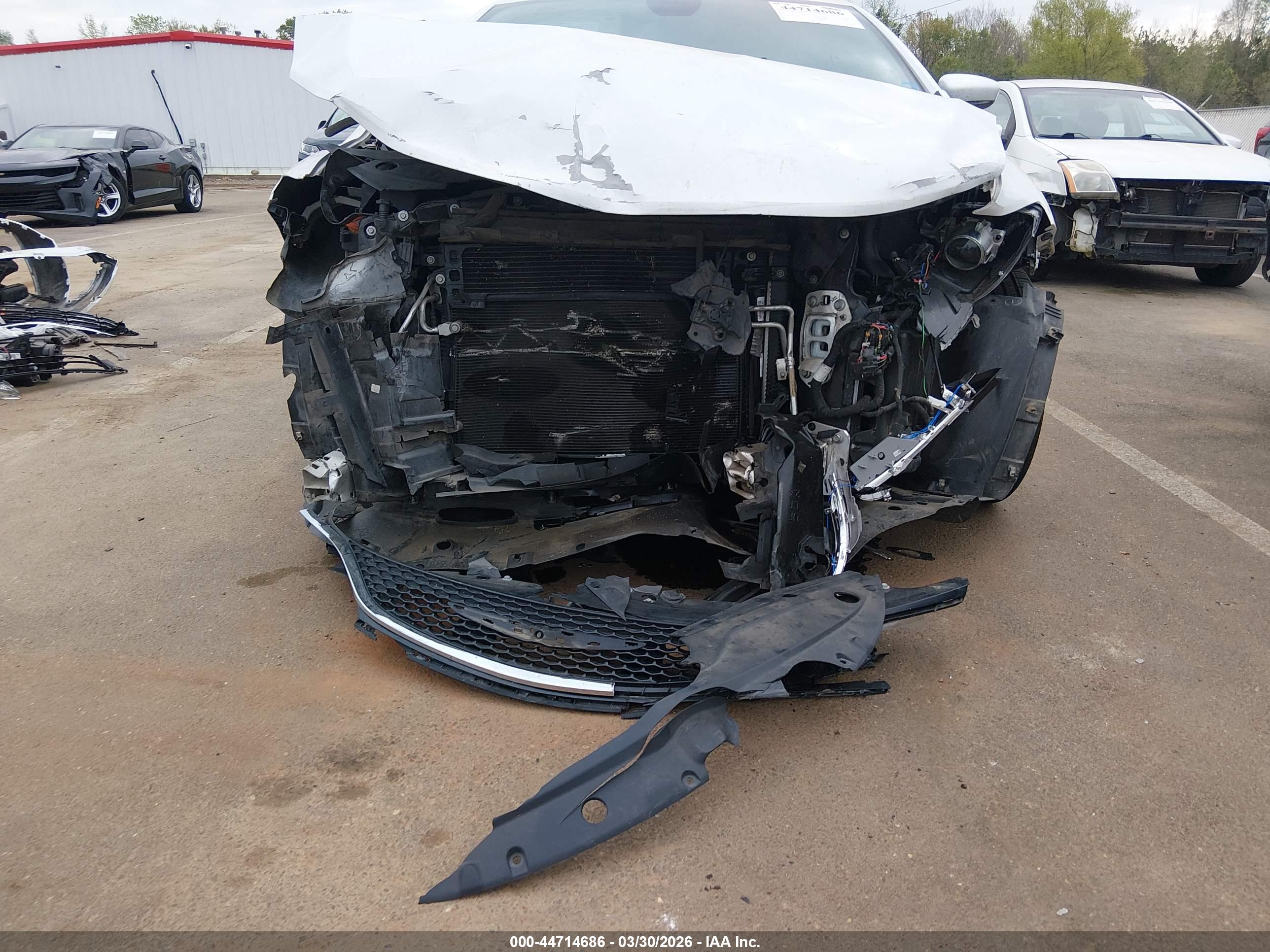 CHRYSLER 200 image 6