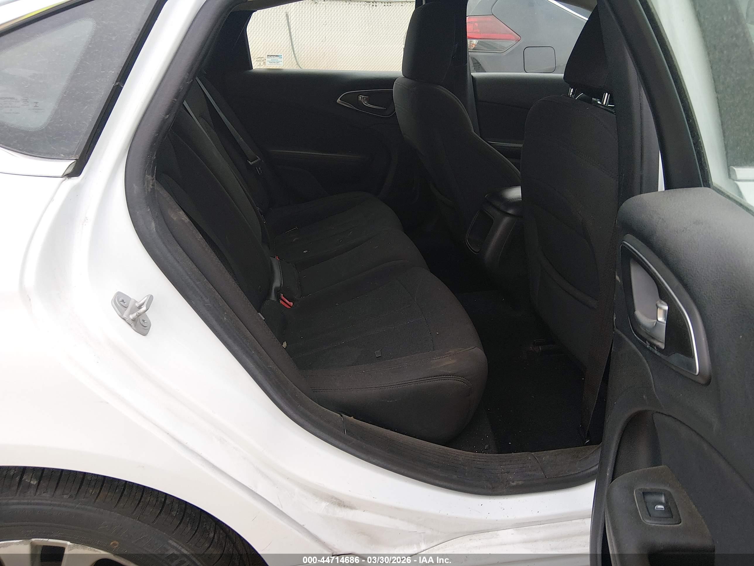 CHRYSLER 200 image 8