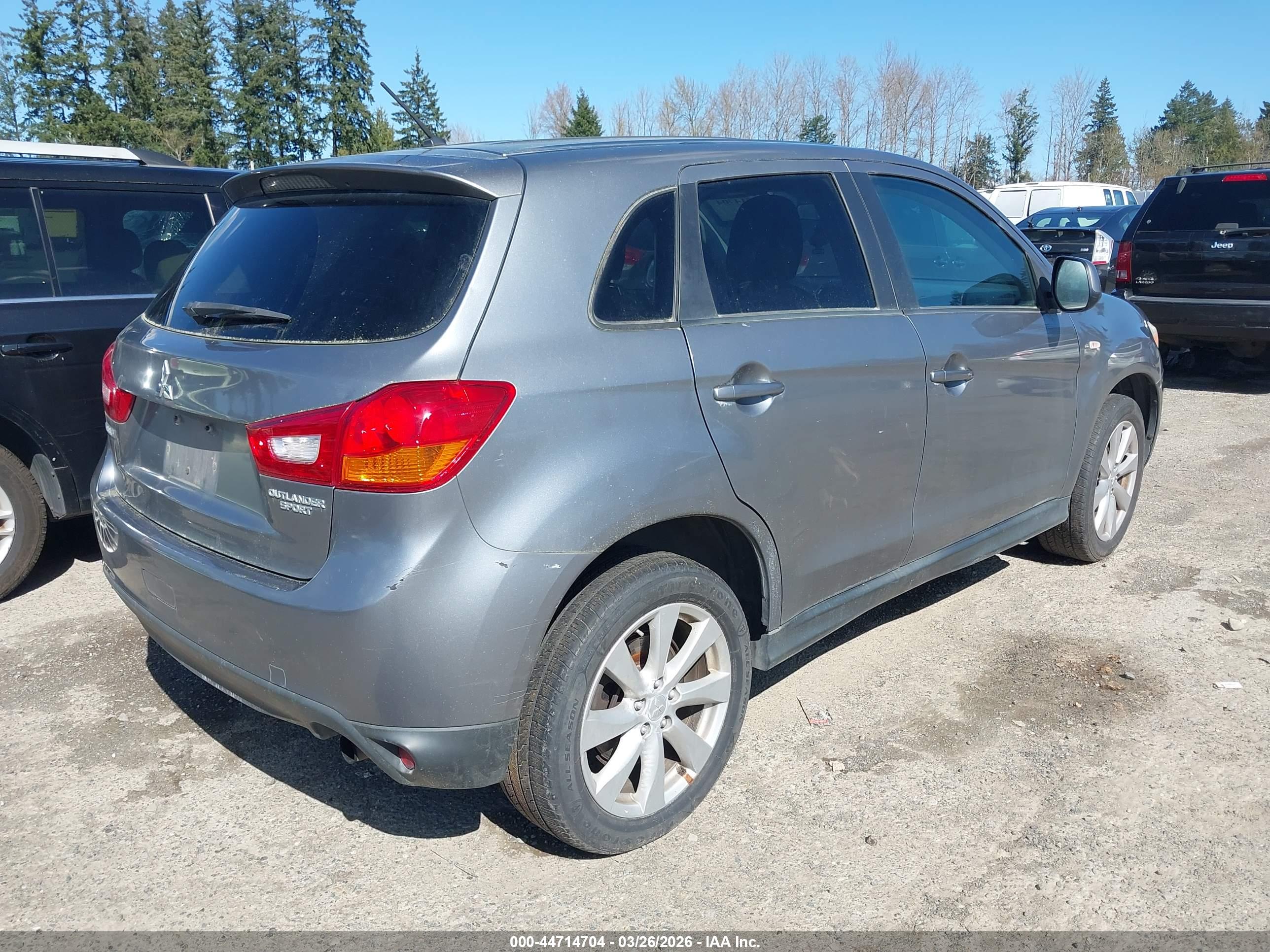 MITSUBISHI OUTLANDER image 4